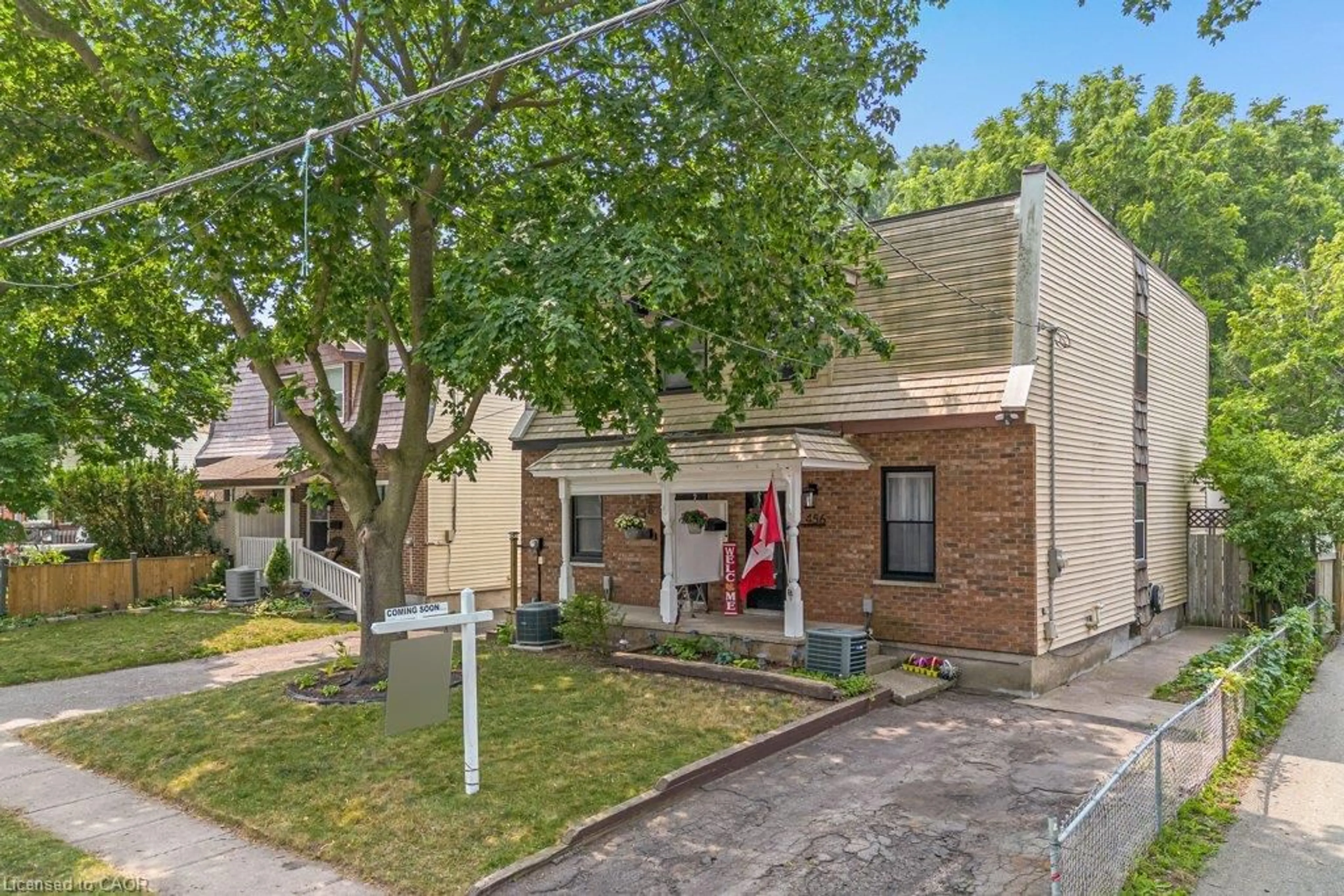 A pic from outside/outdoor area/front of a property/back of a property/a pic from drone, street for 456 Margaret St, Cambridge Ontario N3H 3X7