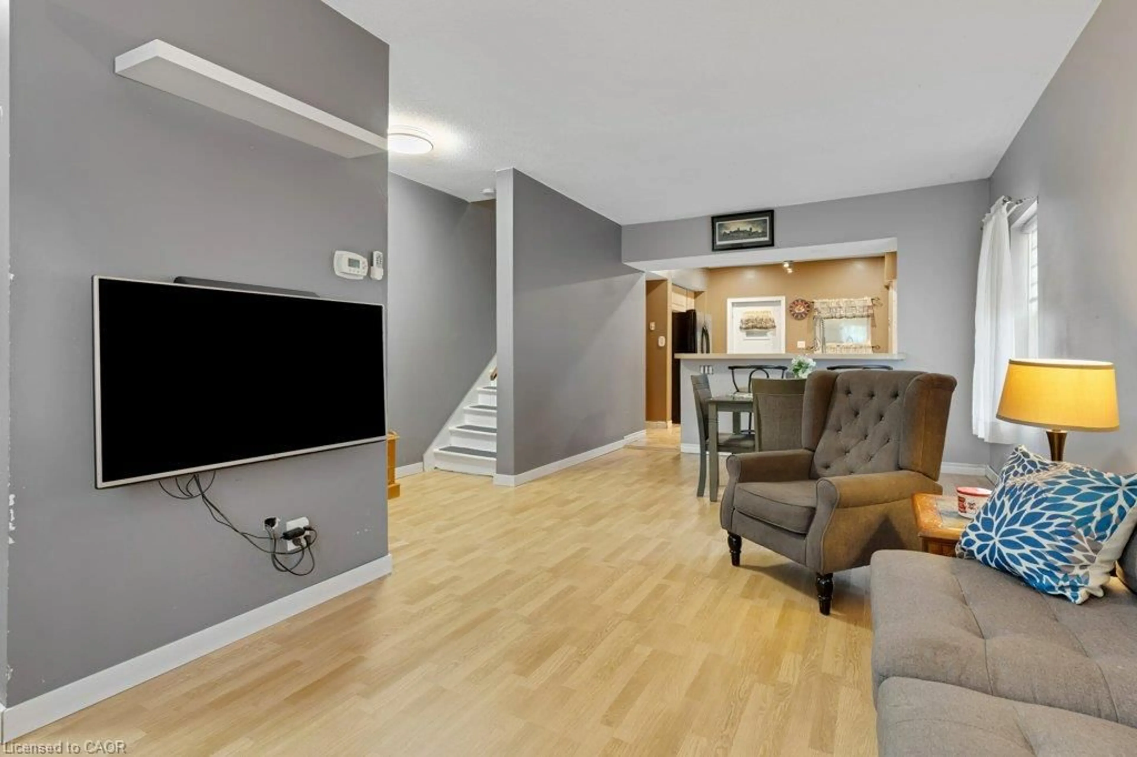 Living room with furniture, unknown for 456 Margaret St, Cambridge Ontario N3H 3X7
