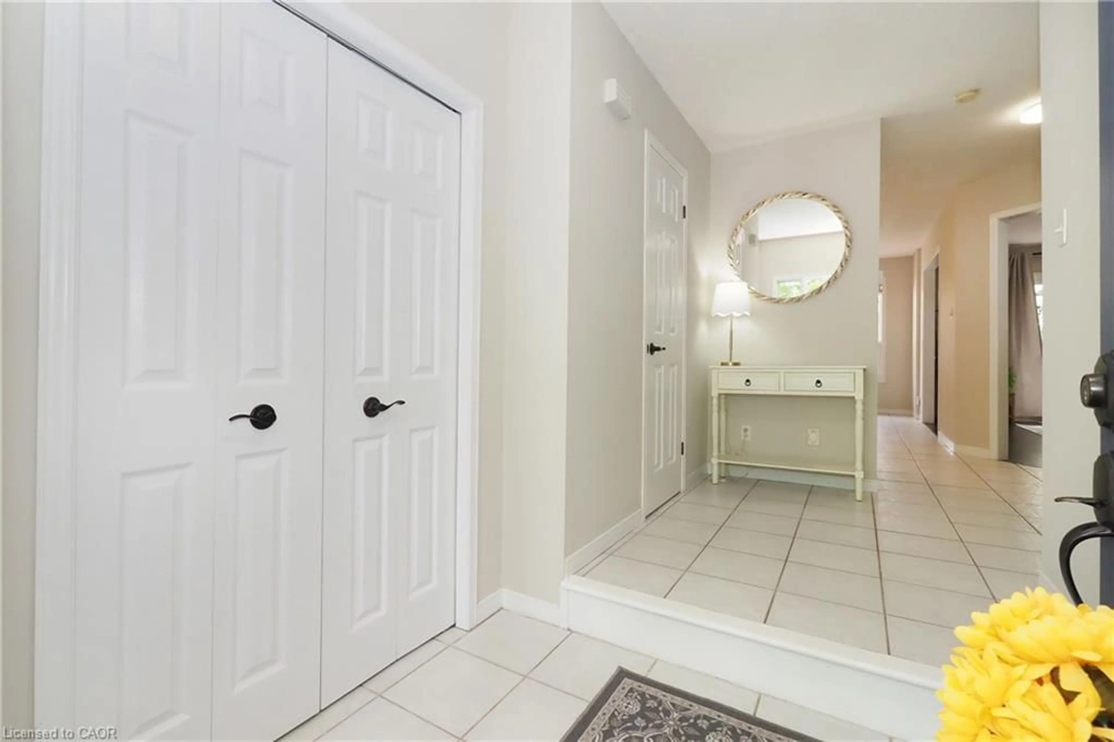 Indoor entryway for 218 Inverhuron Cres #A, Waterloo Ontario N2V 2H7