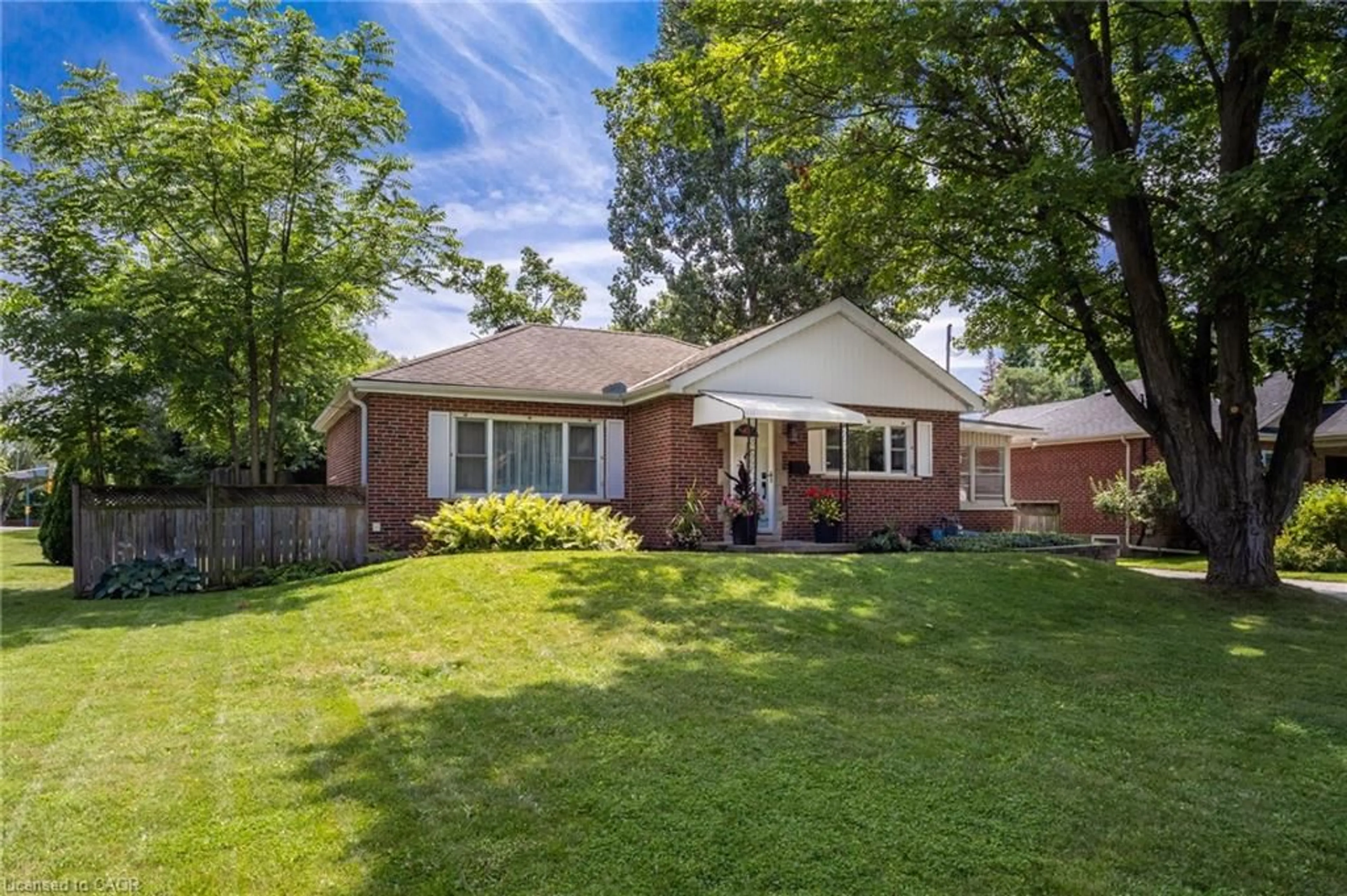 Home with brick exterior material, street for 386 Patricia Dr, Burlington Ontario L7T 1K2