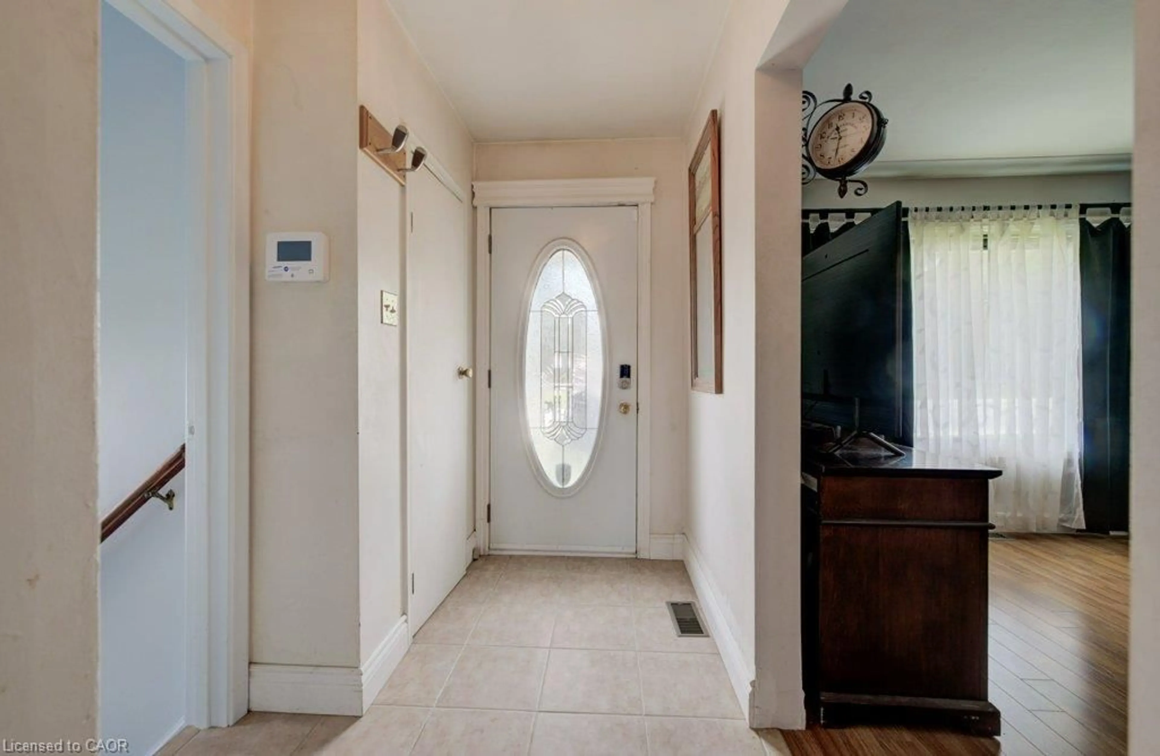 Indoor entryway for 140 Queen St, Mount Forest Ontario N0G 2L3