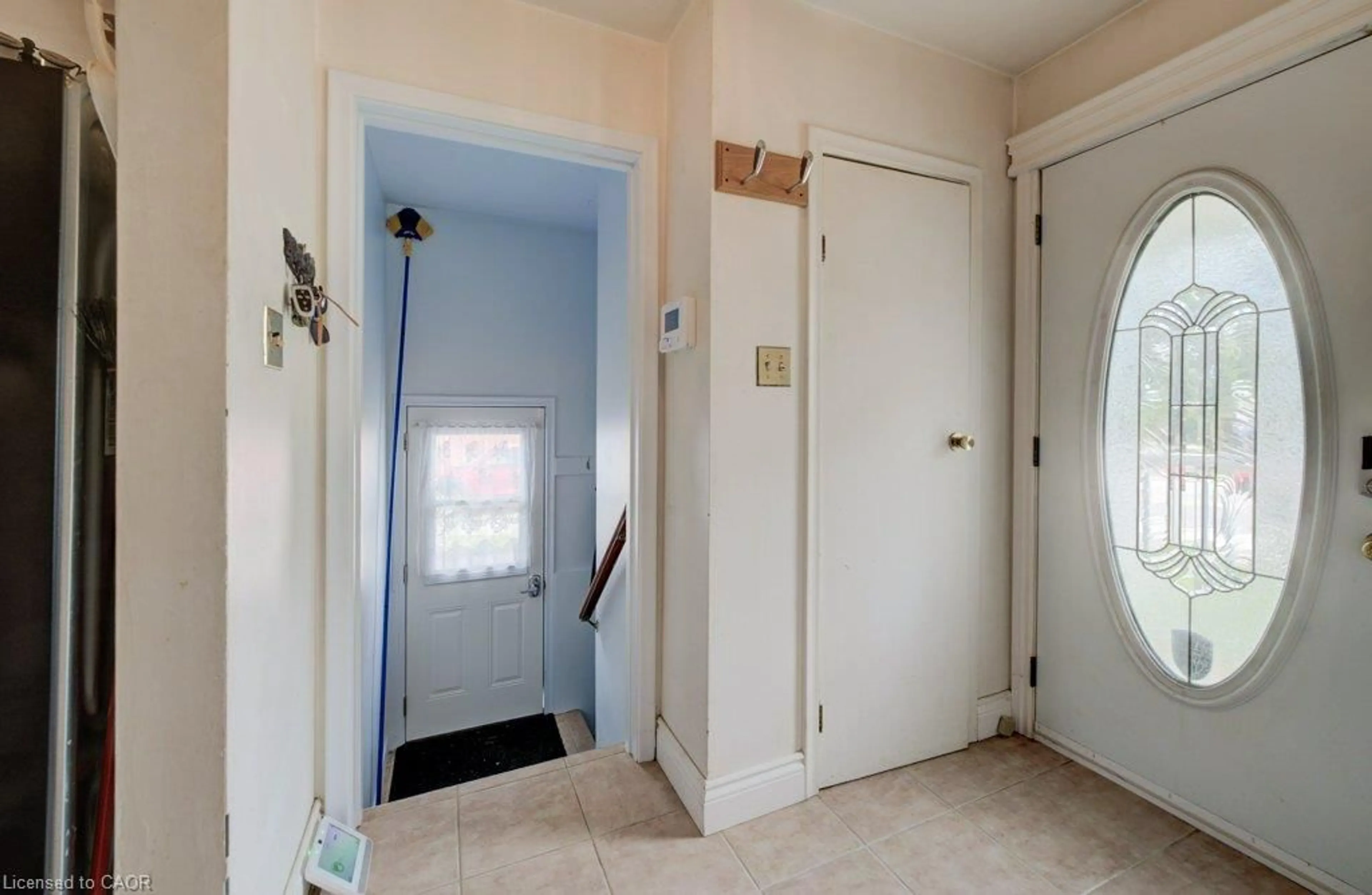 Indoor entryway for 140 Queen St, Mount Forest Ontario N0G 2L3