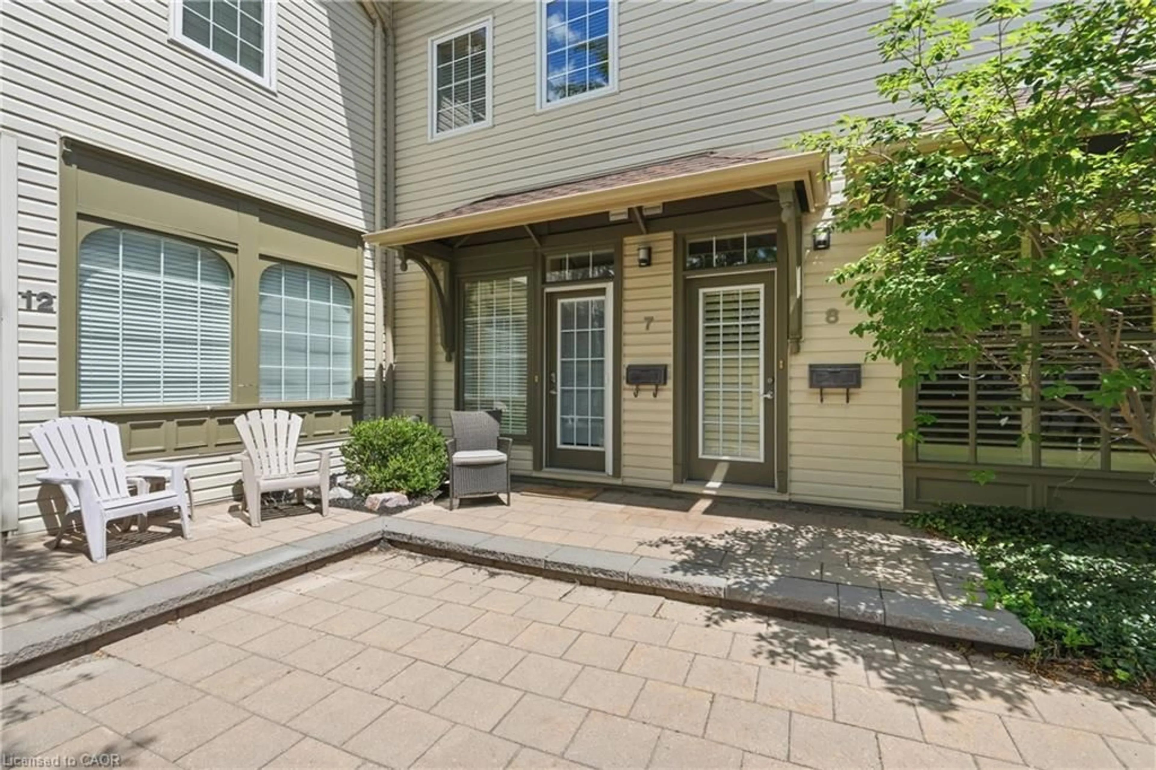Patio, street for 49 Ontario St #7, Grimsby Ontario L3M 3H2