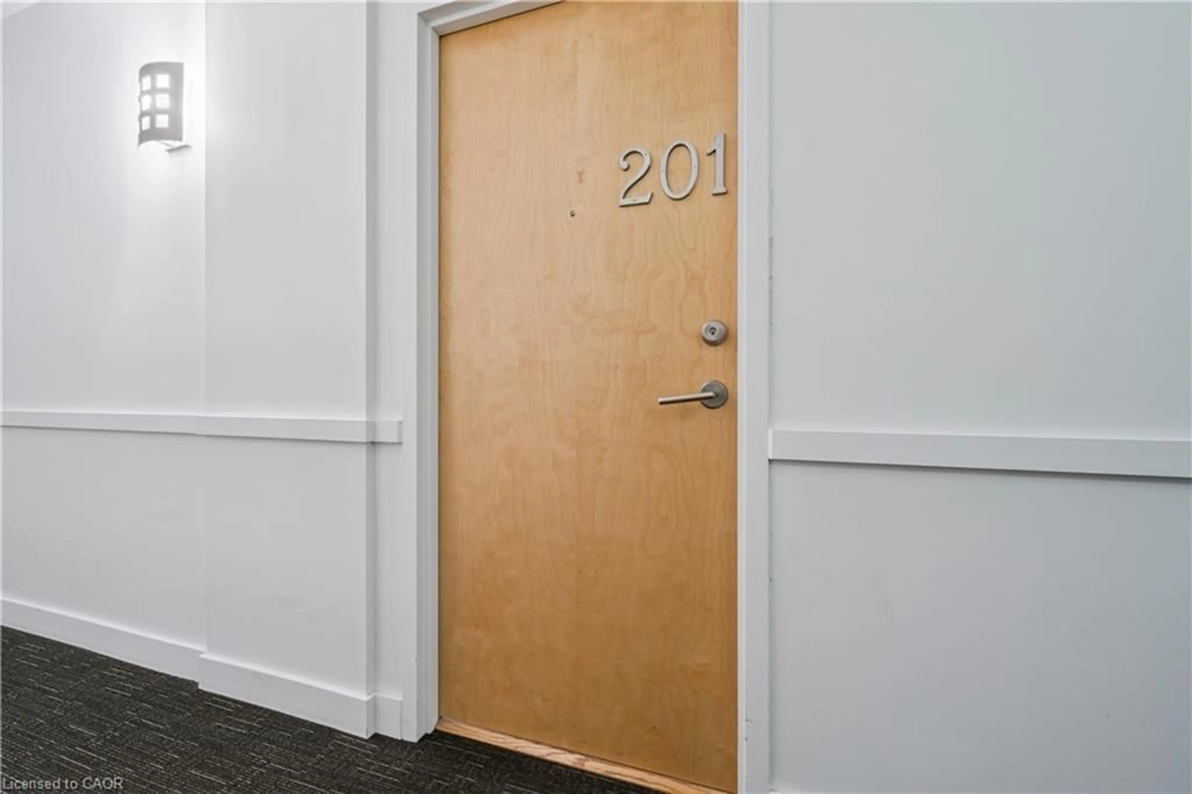 Indoor foyer for 42 Bridgeport Rd #201, Waterloo Ontario N2J 0B3