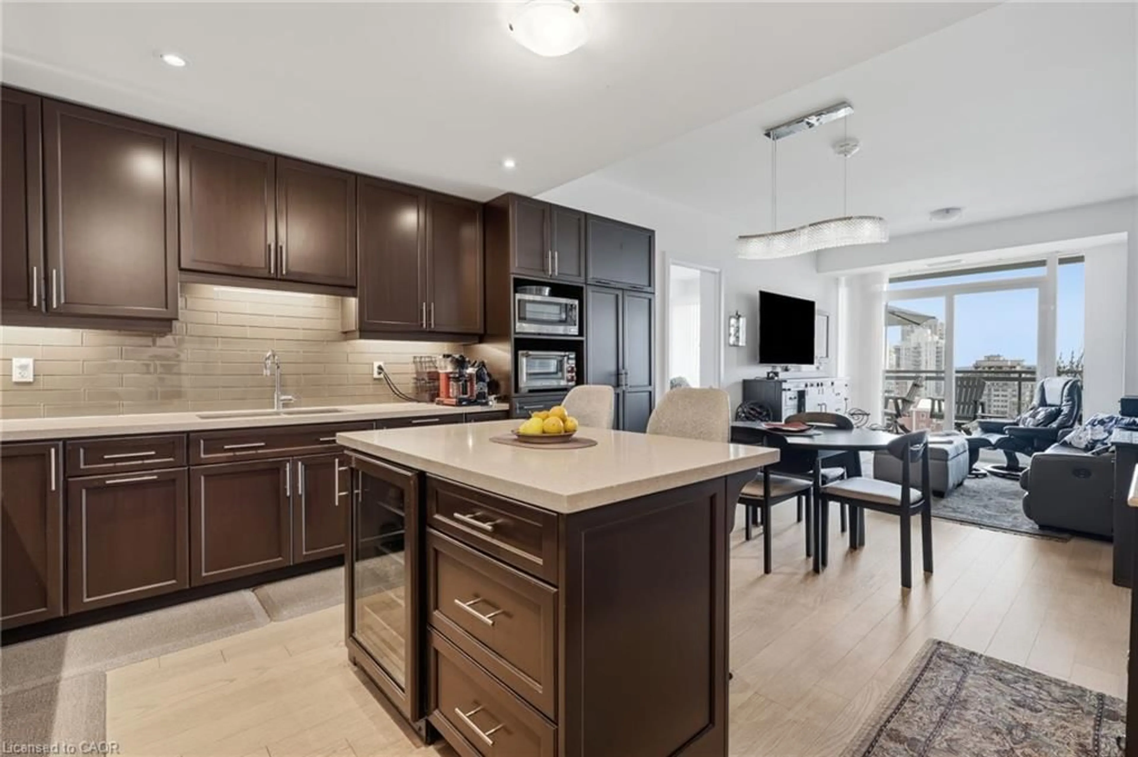 Open concept kitchen, ceramic/tile floor for 2025 Maria St #1105, Burlington Ontario L7R 0E9