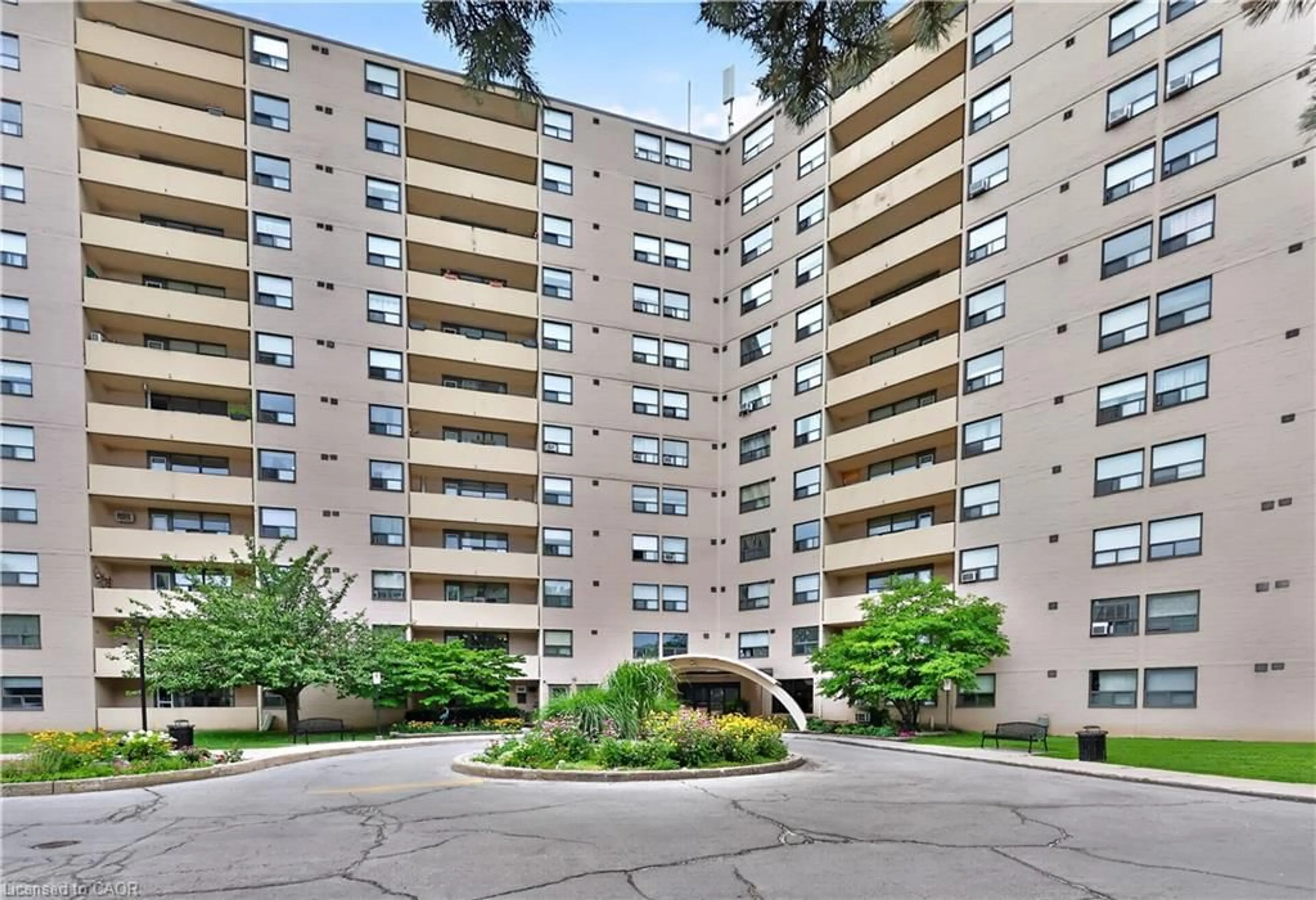 Patio, street for 700 Dynes Rd #401, Burlington Ontario L7N 3M2