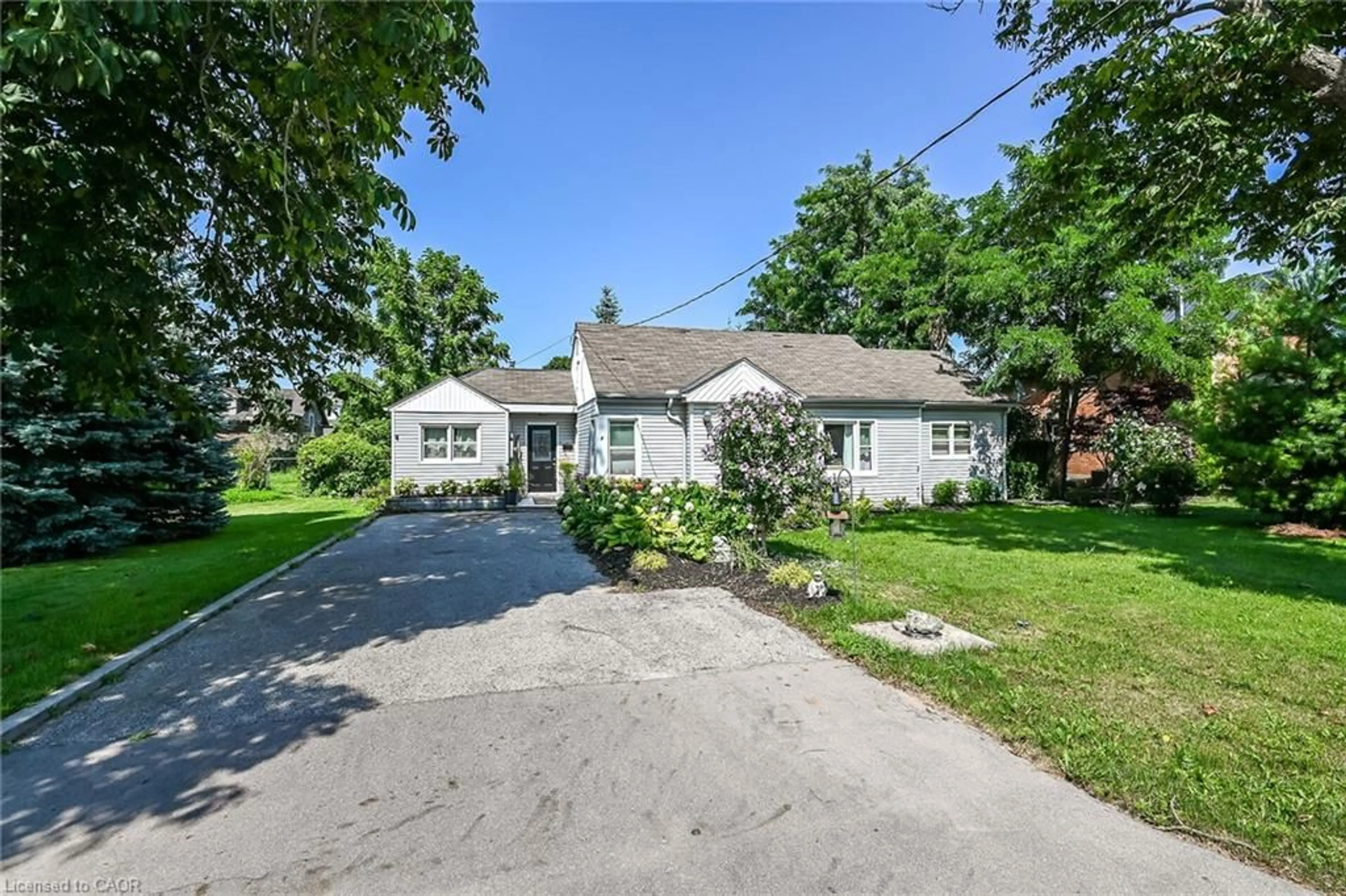 A pic from outside/outdoor area/front of a property/back of a property/a pic from drone, street for 8 Victoria St, Hagersville Ontario N0A 1H0
