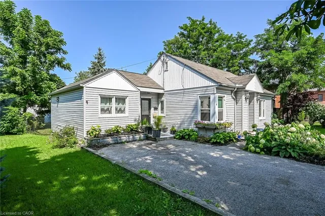 8 Victoria St, Hagersville 4