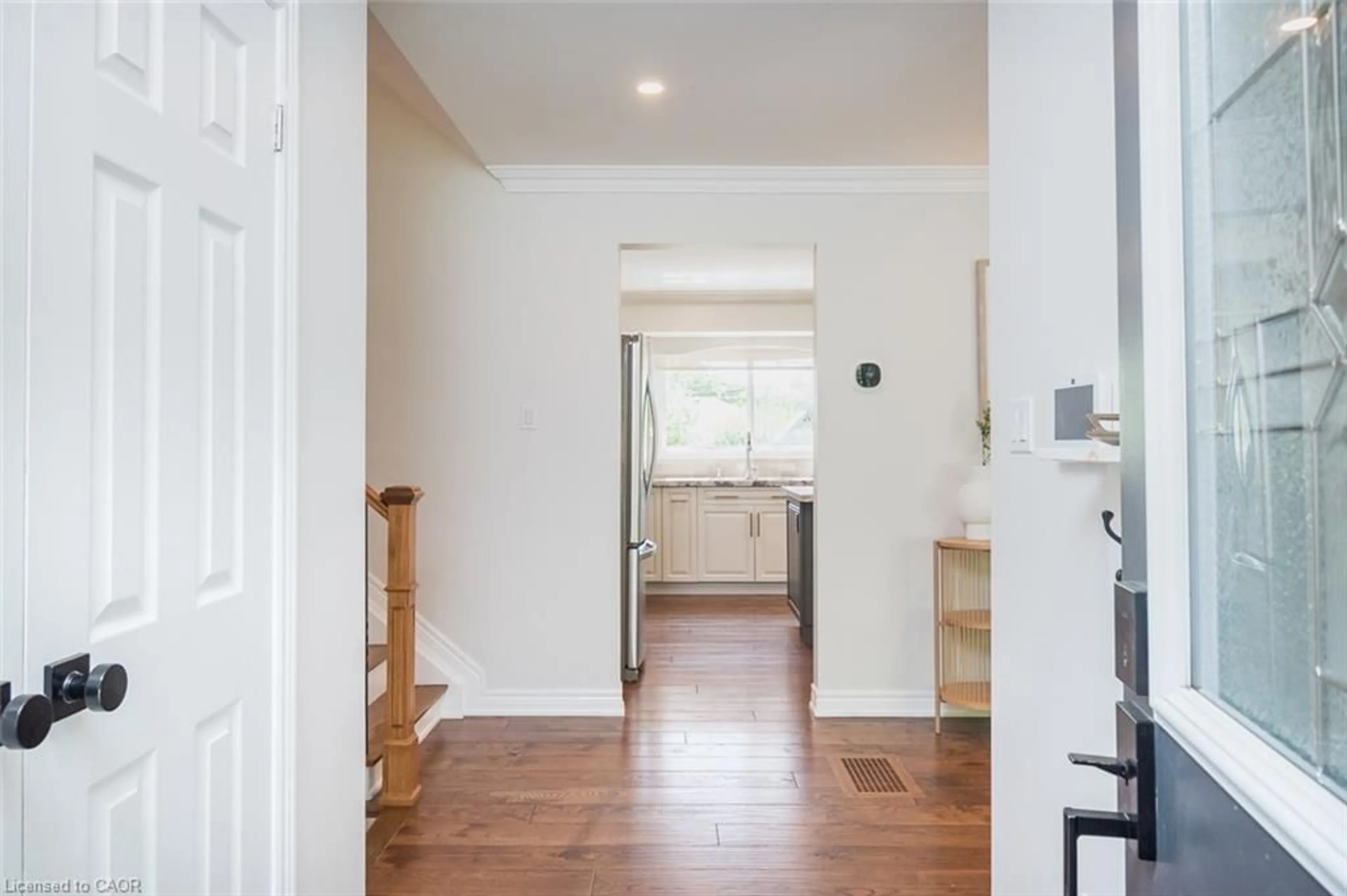 Indoor entryway for 5410 Clive Cres, Burlington Ontario L7L 3P1