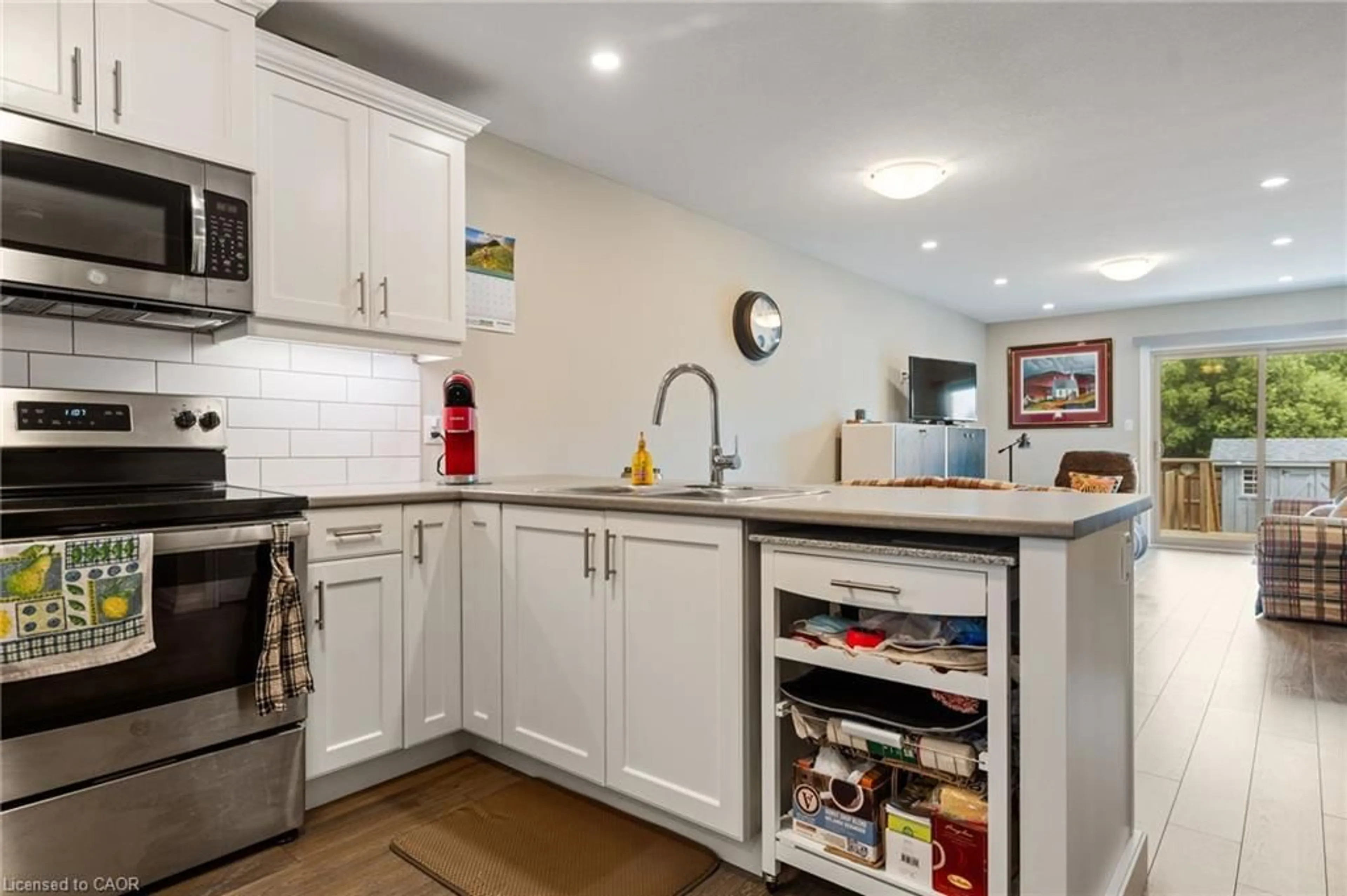 Standard kitchen, unknown for 89 Windham St, Simcoe Ontario N3Y 3V7