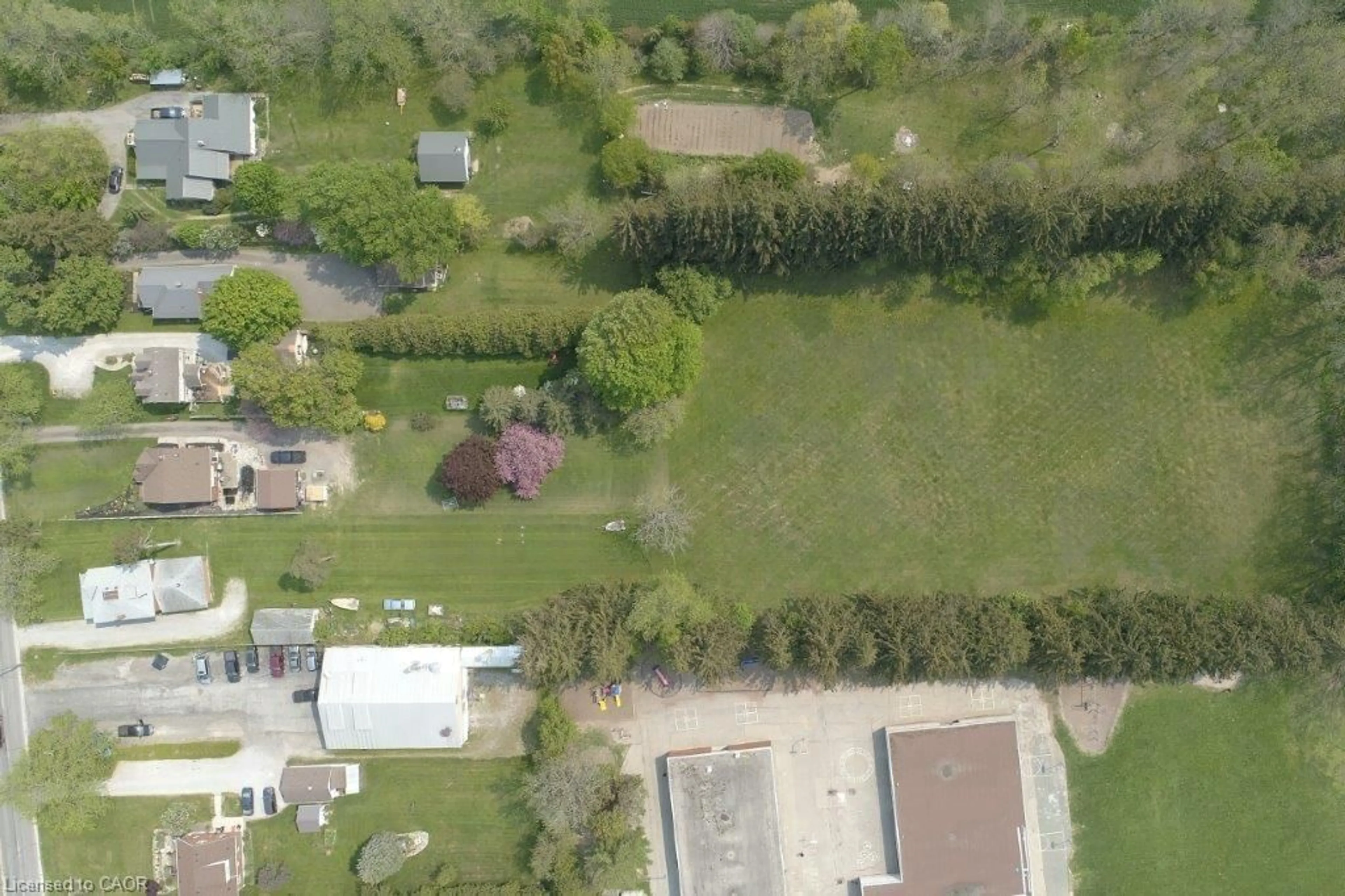 A pic from outside/outdoor area/front of a property/back of a property/a pic from drone, unknown for 498 Norfolk St, Simcoe Ontario N3Y 2X5
