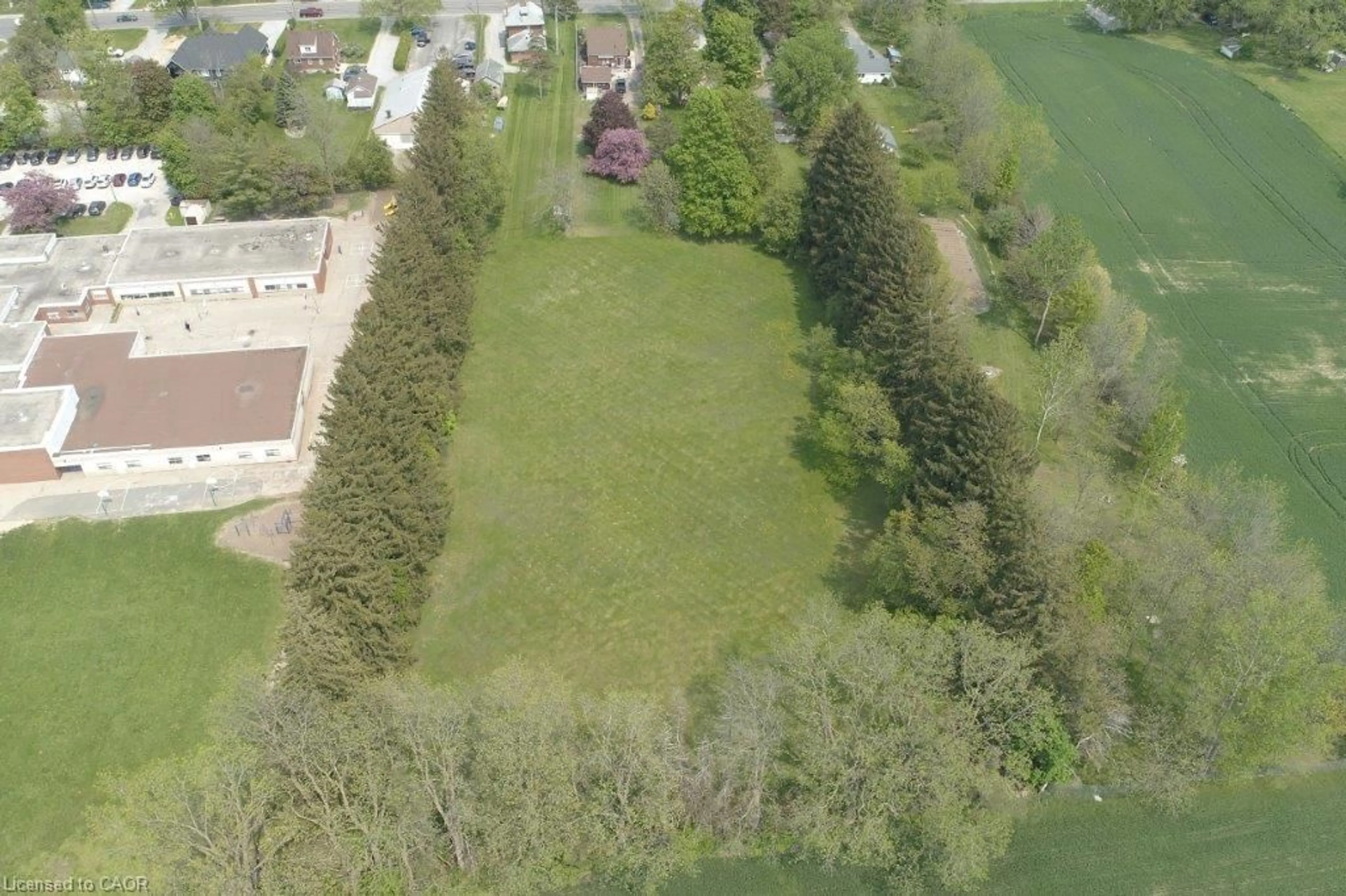 A pic from outside/outdoor area/front of a property/back of a property/a pic from drone, unknown for 498 Norfolk St, Simcoe Ontario N3Y 2X5