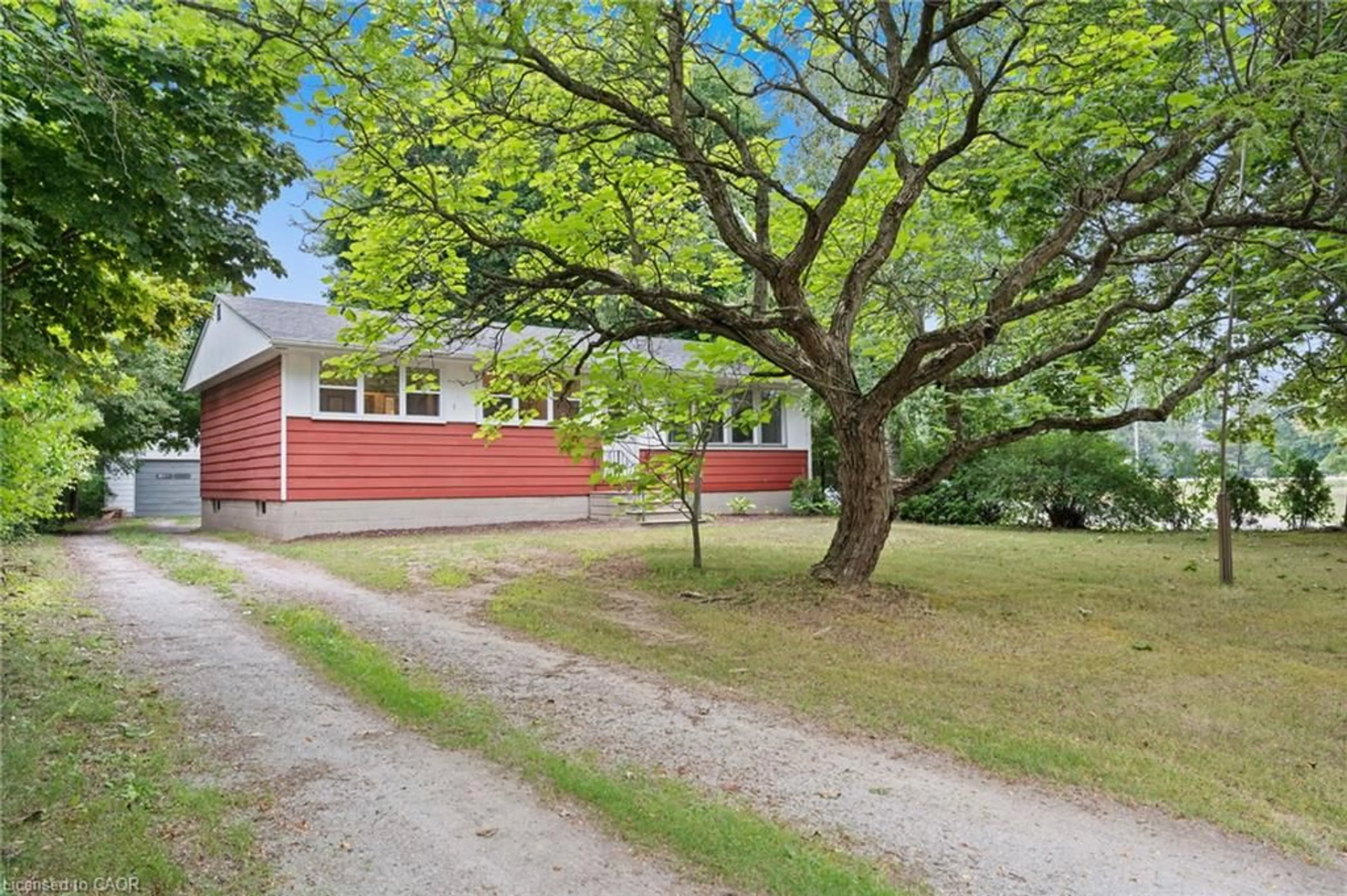 A pic from outside/outdoor area/front of a property/back of a property/a pic from drone, street for 14 Hillcrest Rd, Simcoe Ontario N3Y 4K6