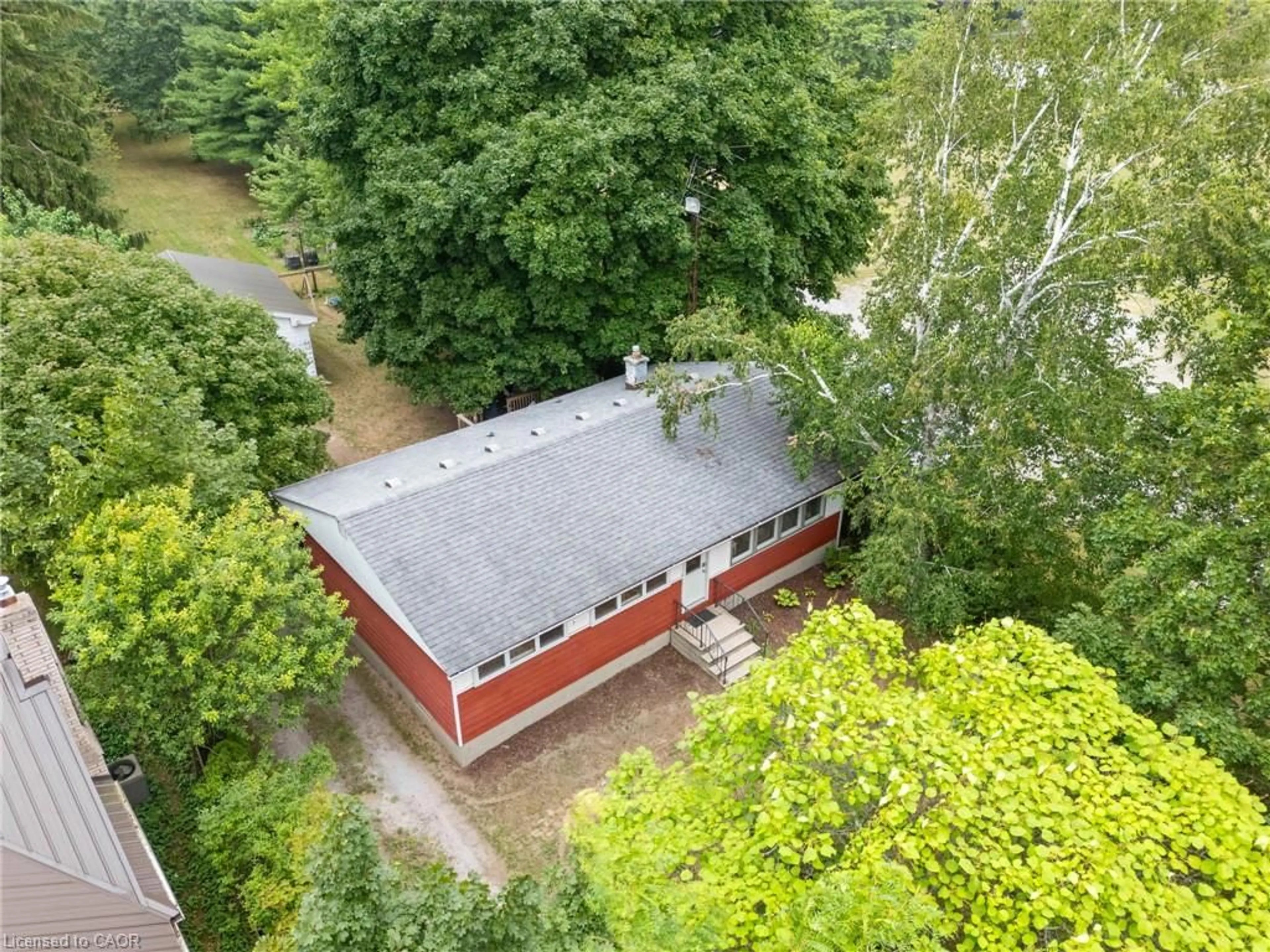 A pic from outside/outdoor area/front of a property/back of a property/a pic from drone, building for 14 Hillcrest Rd, Simcoe Ontario N3Y 4K6