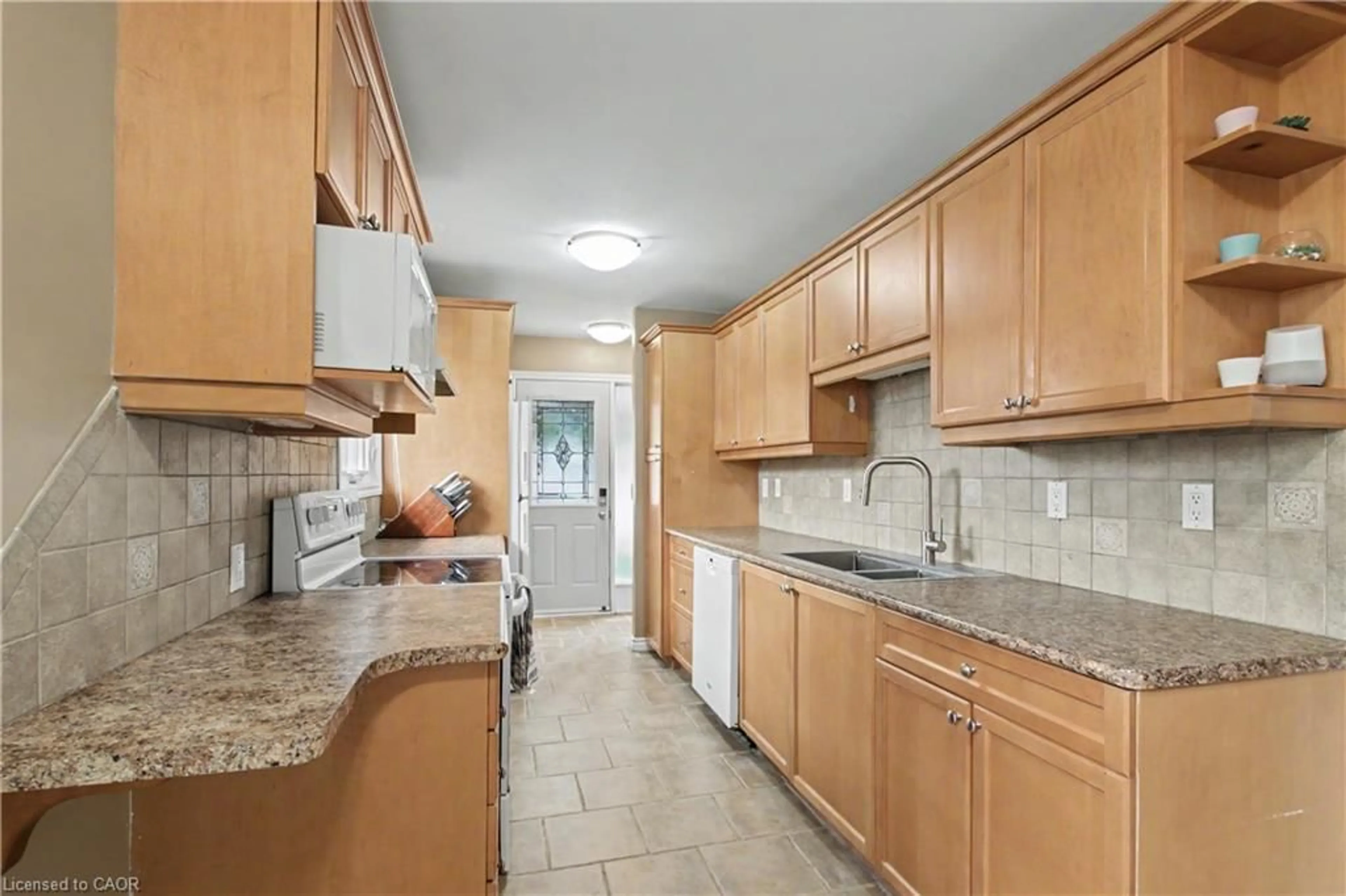 Standard kitchen, ceramic/tile floor for 484 Redfox Rd #B, Waterloo Ontario N2K 2V8