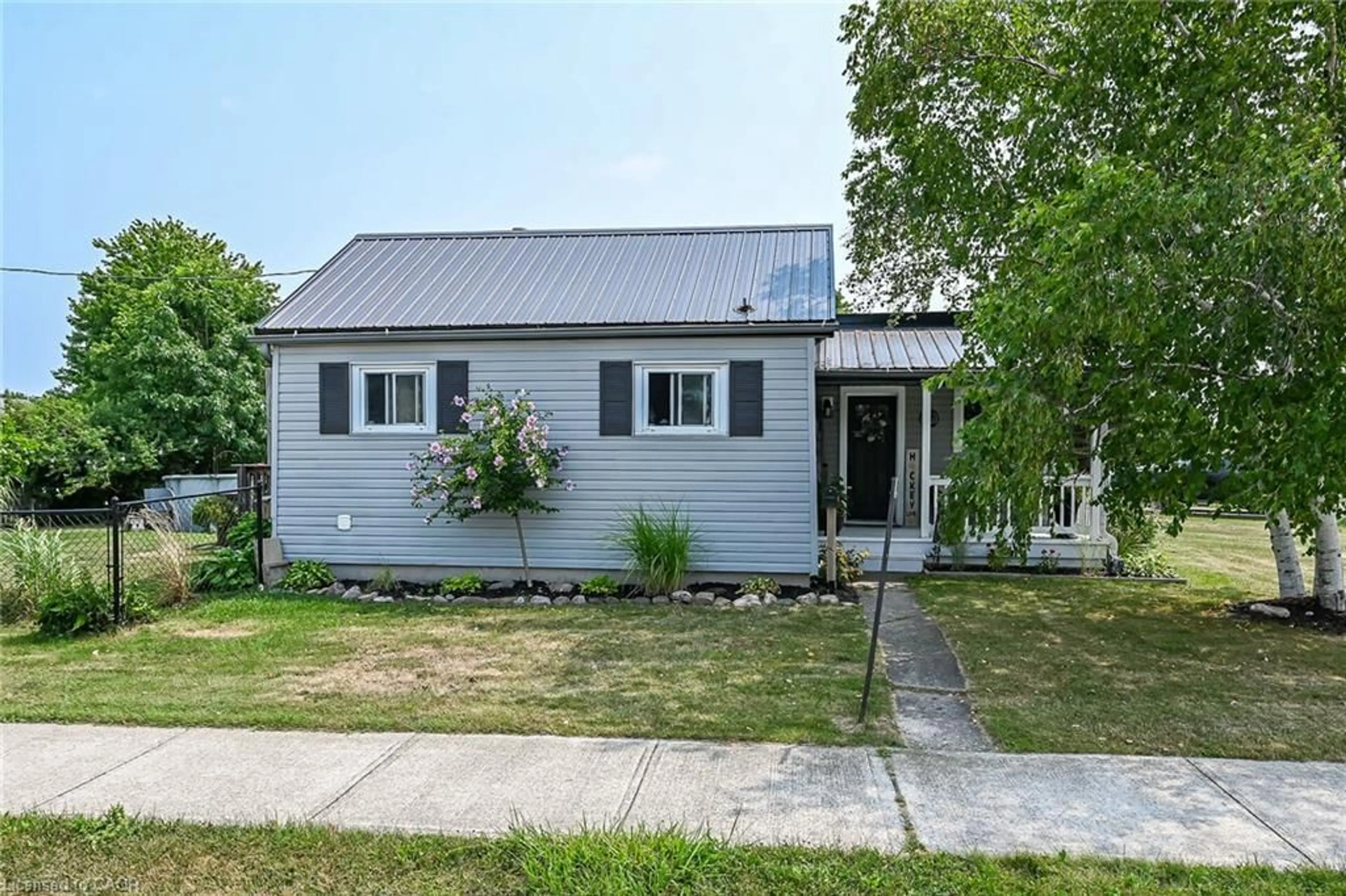 Home with vinyl exterior material, street for 44 Haldimand Trail, Dunnville Ontario N1A 1X1