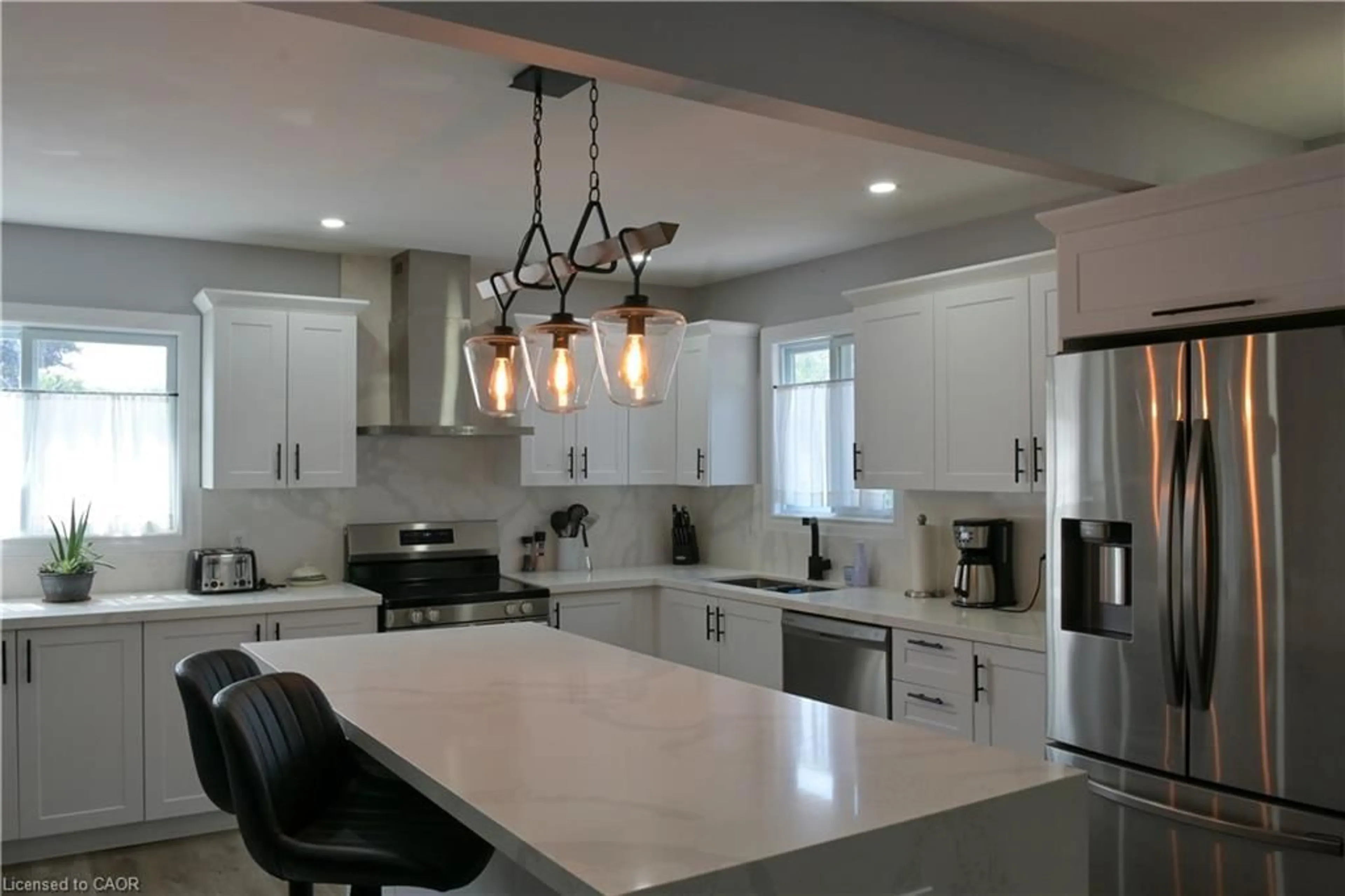 Open concept kitchen, ceramic/tile floor for 79 Brunswick St, Brantford Ontario N3T 1G3