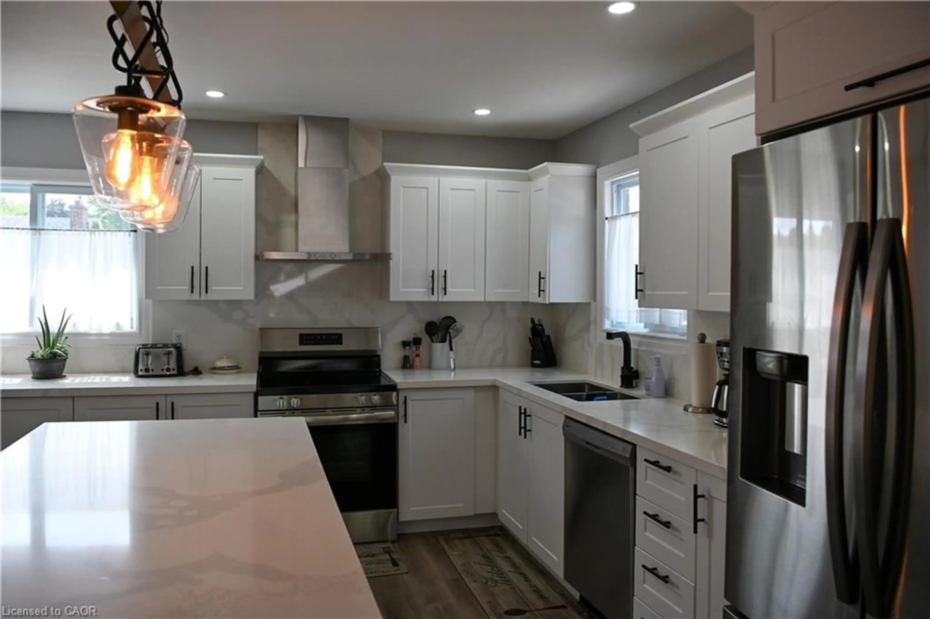 Open concept kitchen, ceramic/tile floor for 79 Brunswick St, Brantford Ontario N3T 1G3