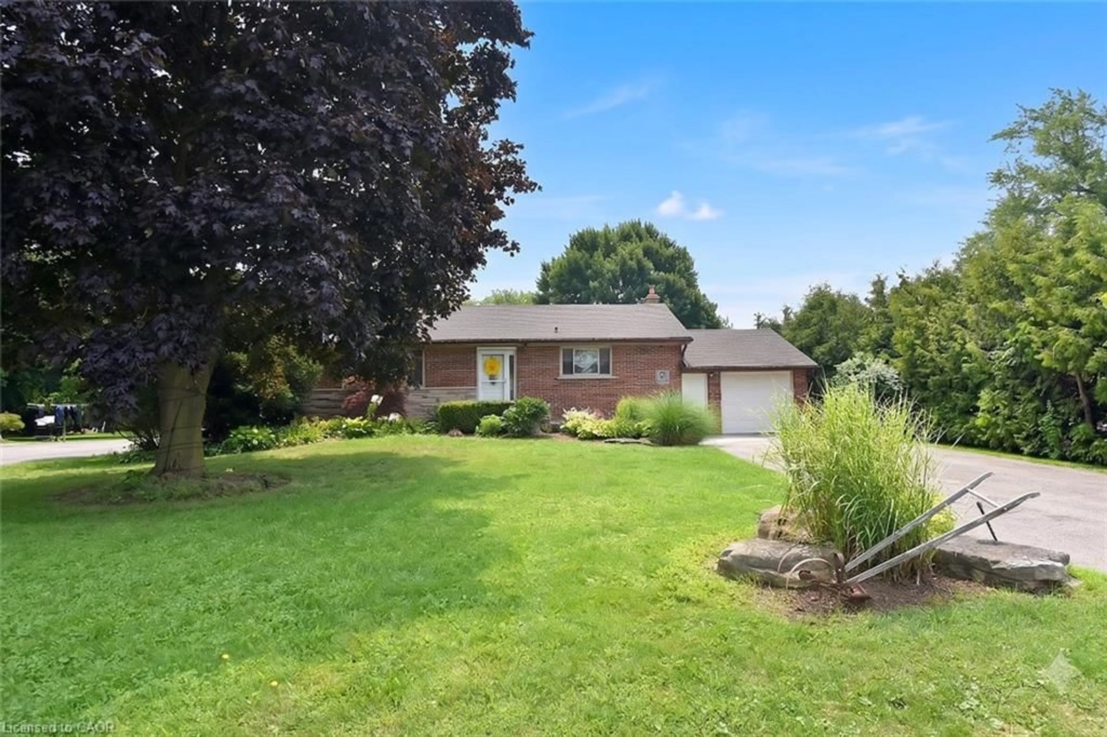 A pic from outside/outdoor area/front of a property/back of a property/a pic from drone, street for 18 Garwood Ave, Dundas Ontario L9H 7J9