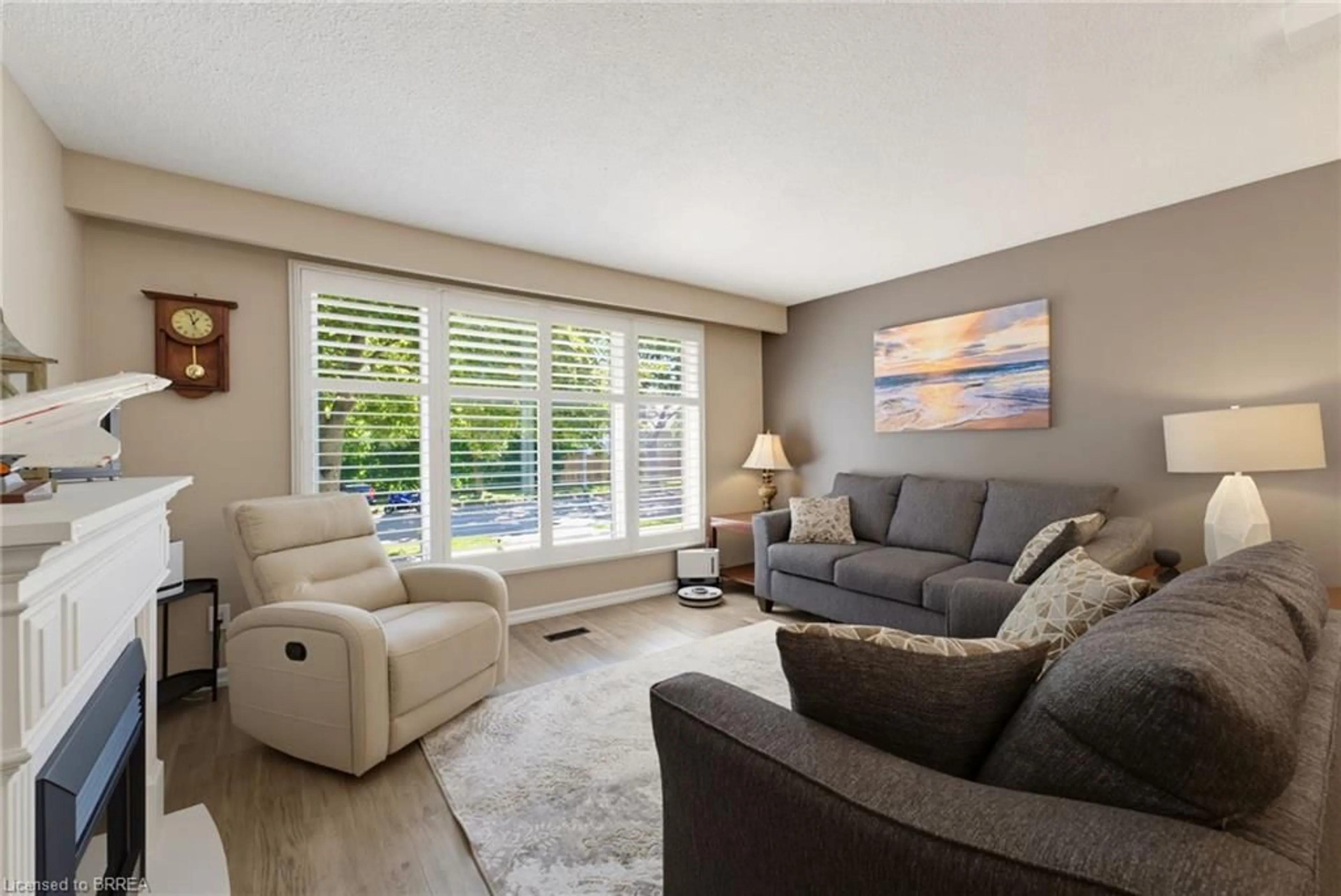 Living room with furniture, unknown for 93 Winding Way, Brantford Ontario N3R 6A4