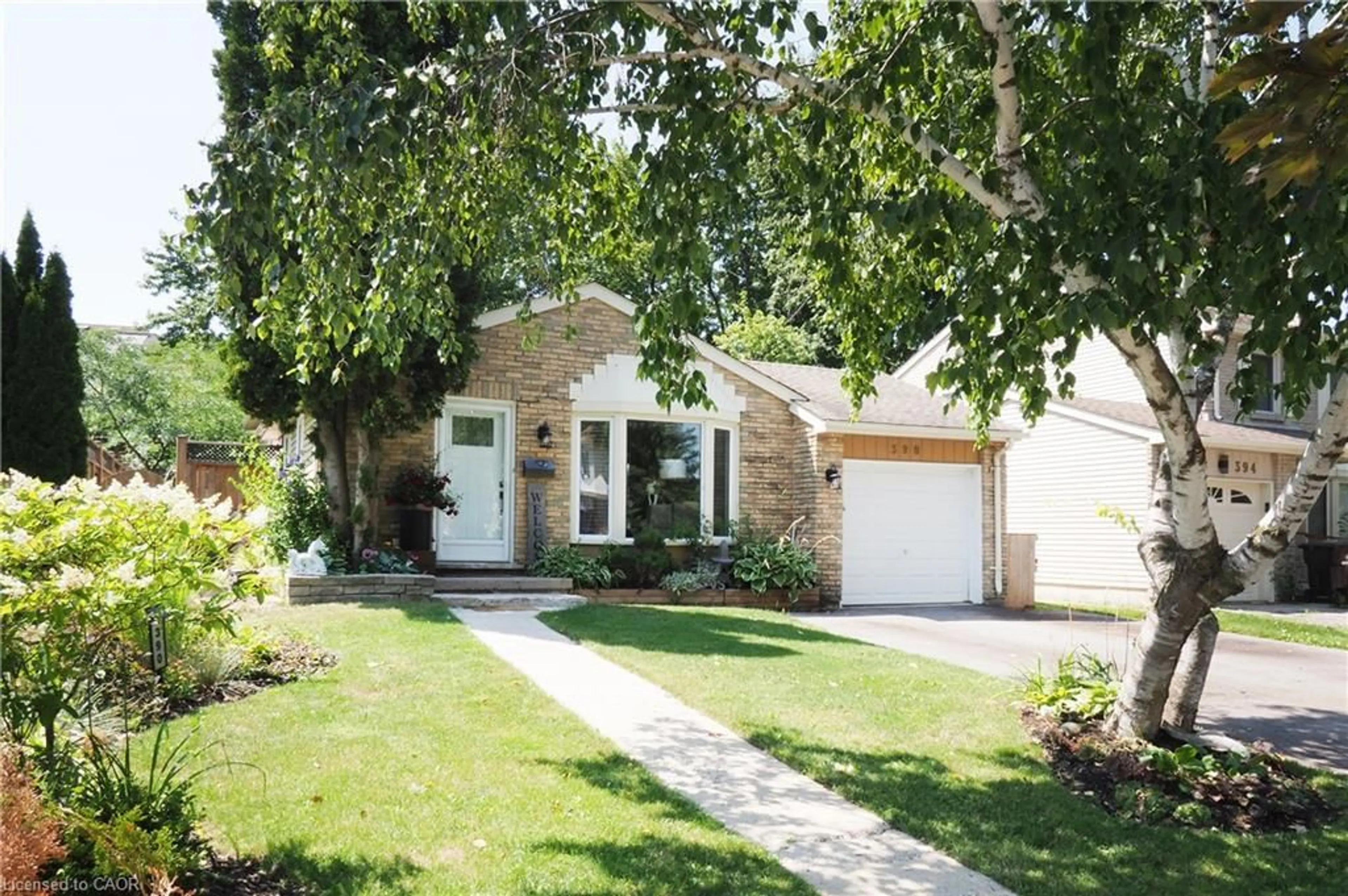 Home with brick exterior material, street for 390 Driftwood Dr, Kitchener Ontario N2N 1Y6