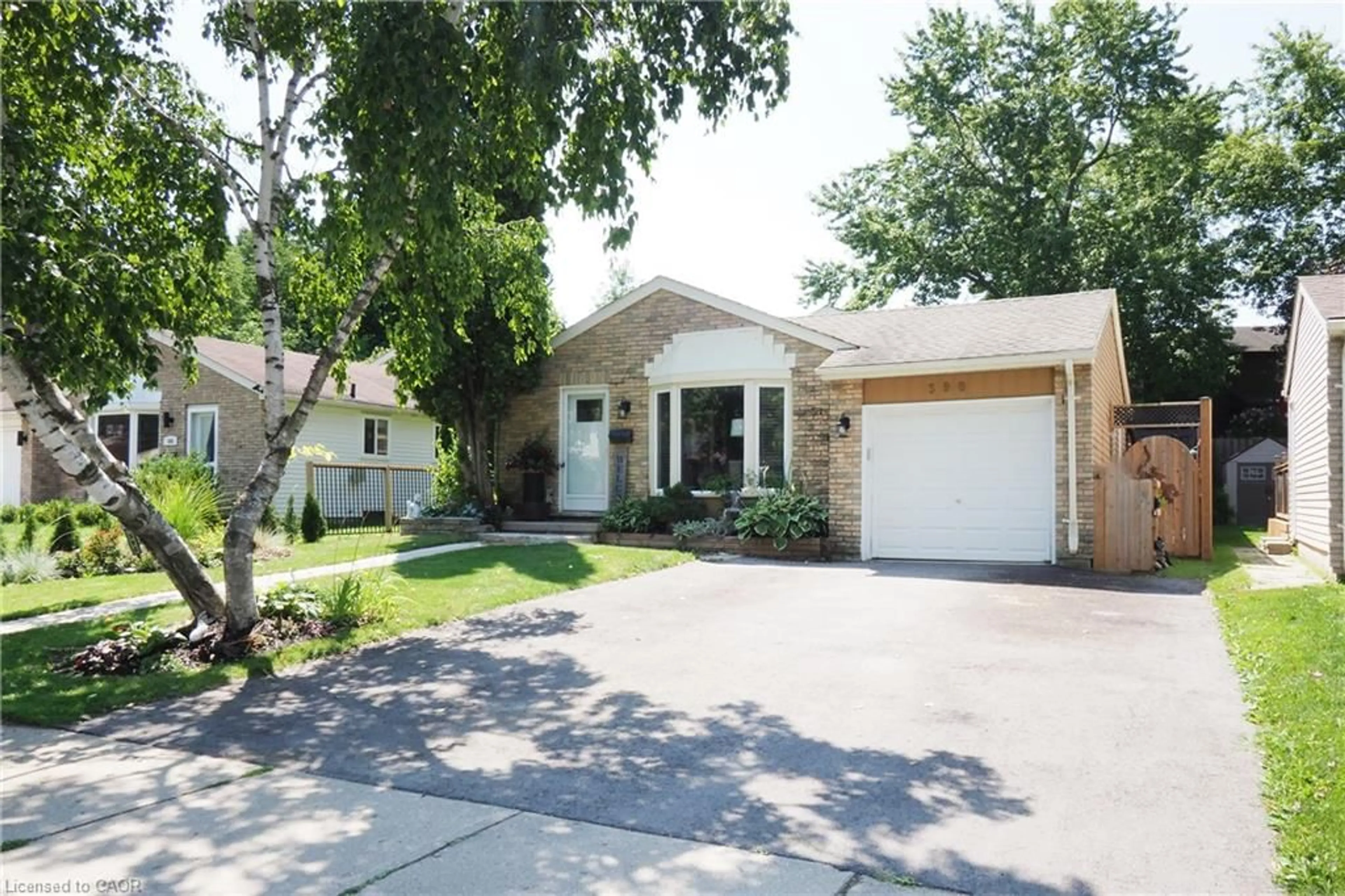 Home with brick exterior material, street for 390 Driftwood Dr, Kitchener Ontario N2N 1Y6