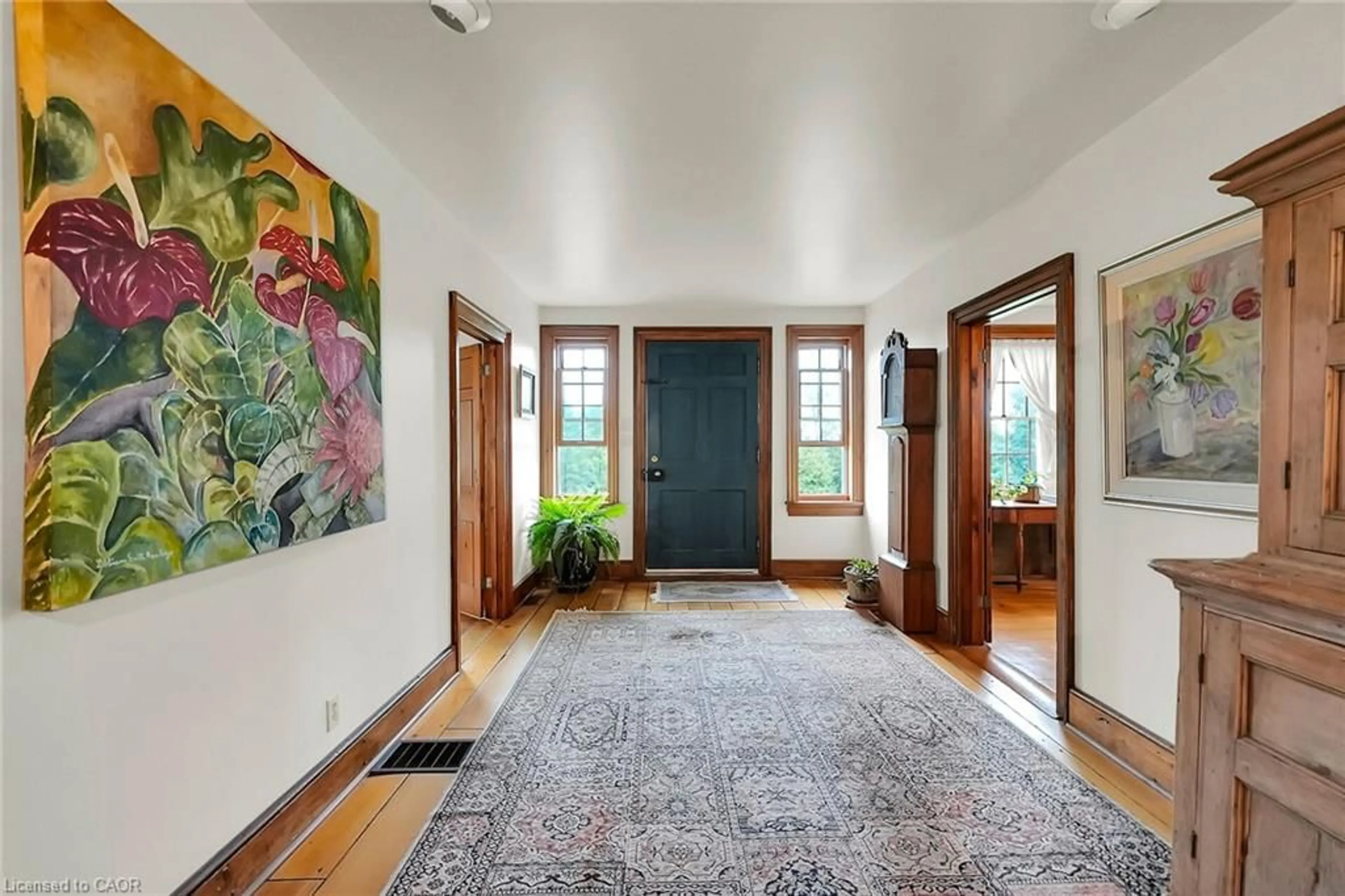 Indoor entryway for 2432 Seburn Rd, Fonthill Ontario L0S 1E6