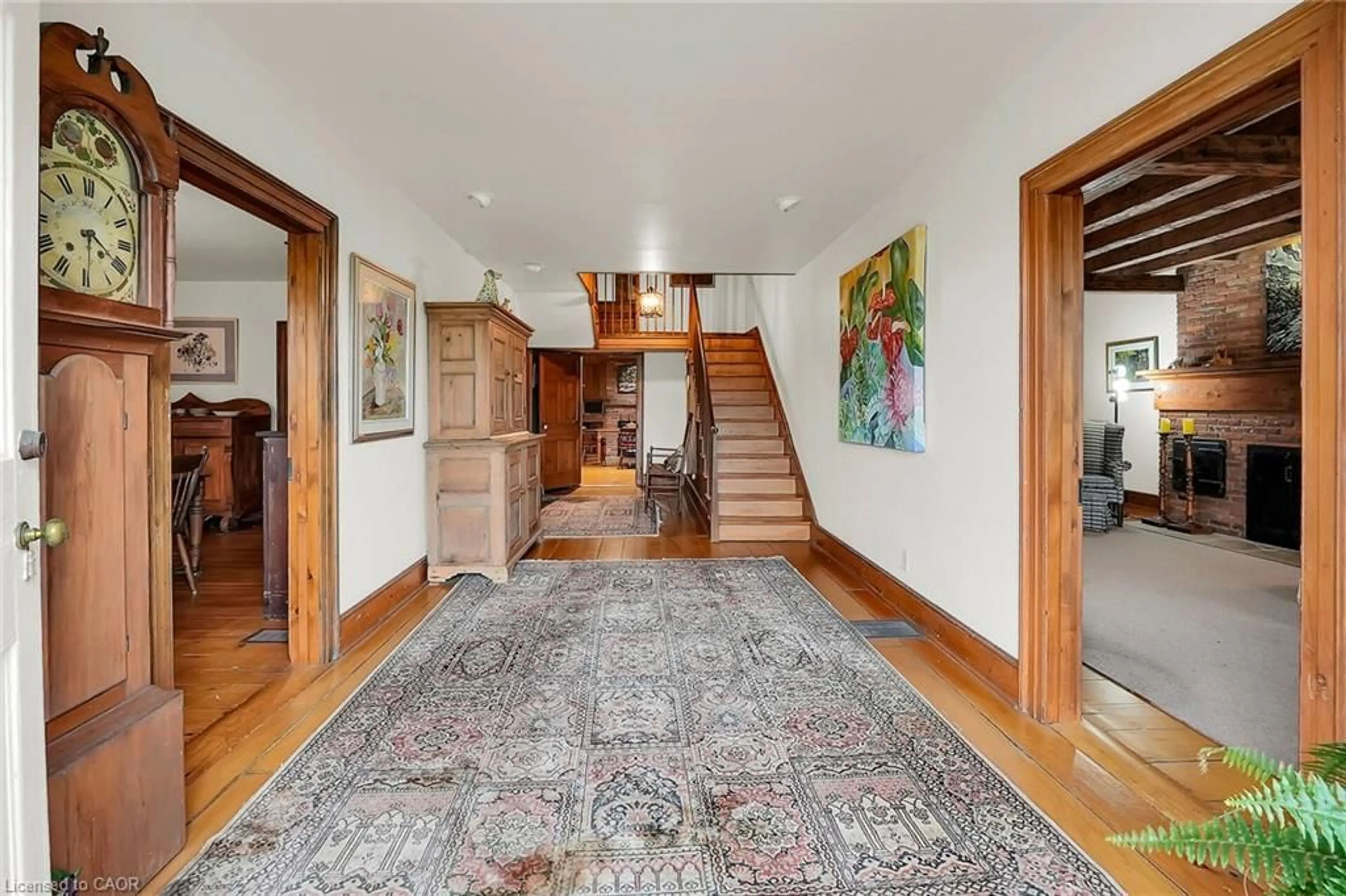 Indoor foyer for 2432 Seburn Rd, Fonthill Ontario L0S 1E6
