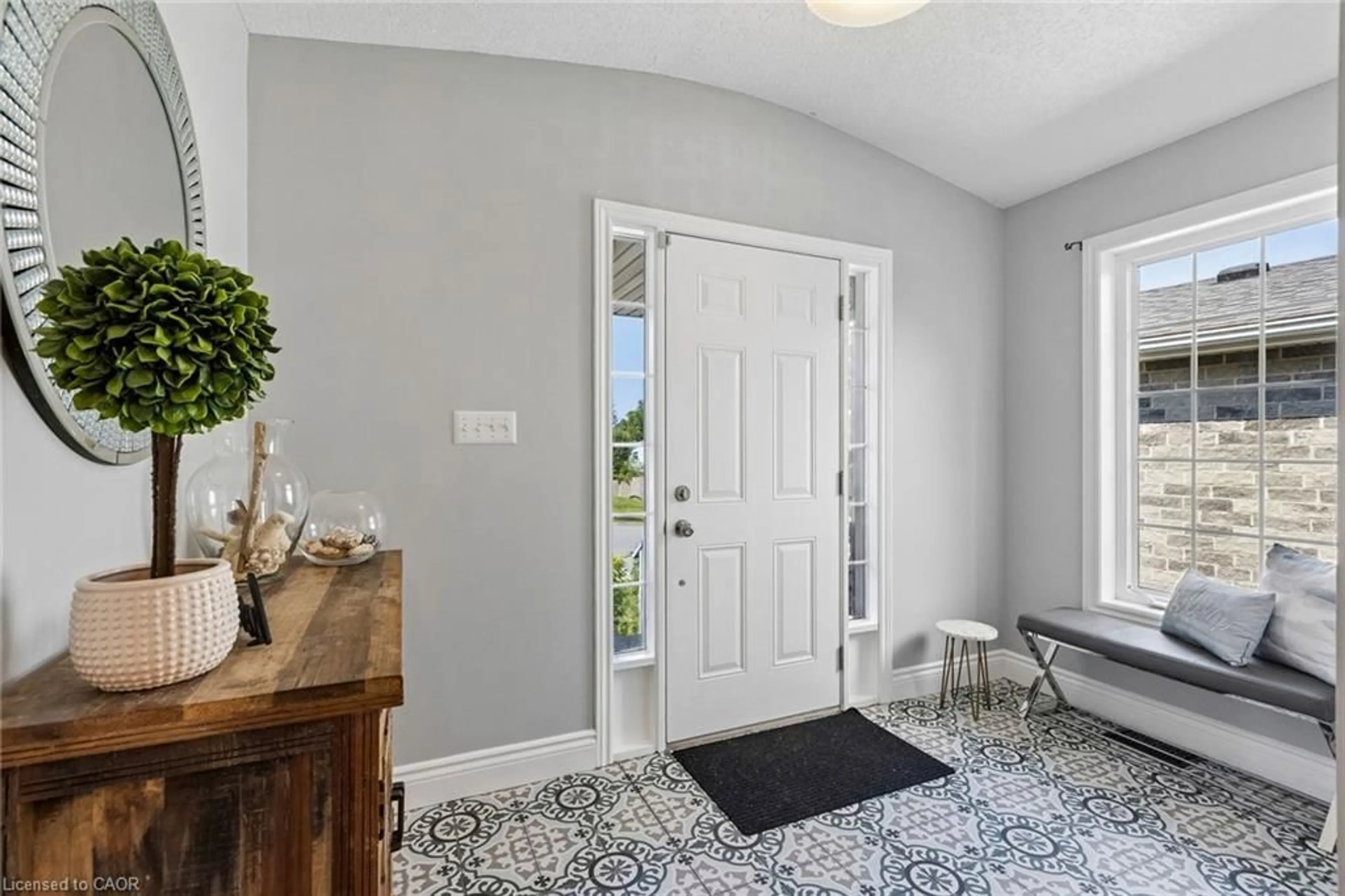 Indoor entryway for 108 Sammon Dr, Rockwood Ontario N0B 2K0