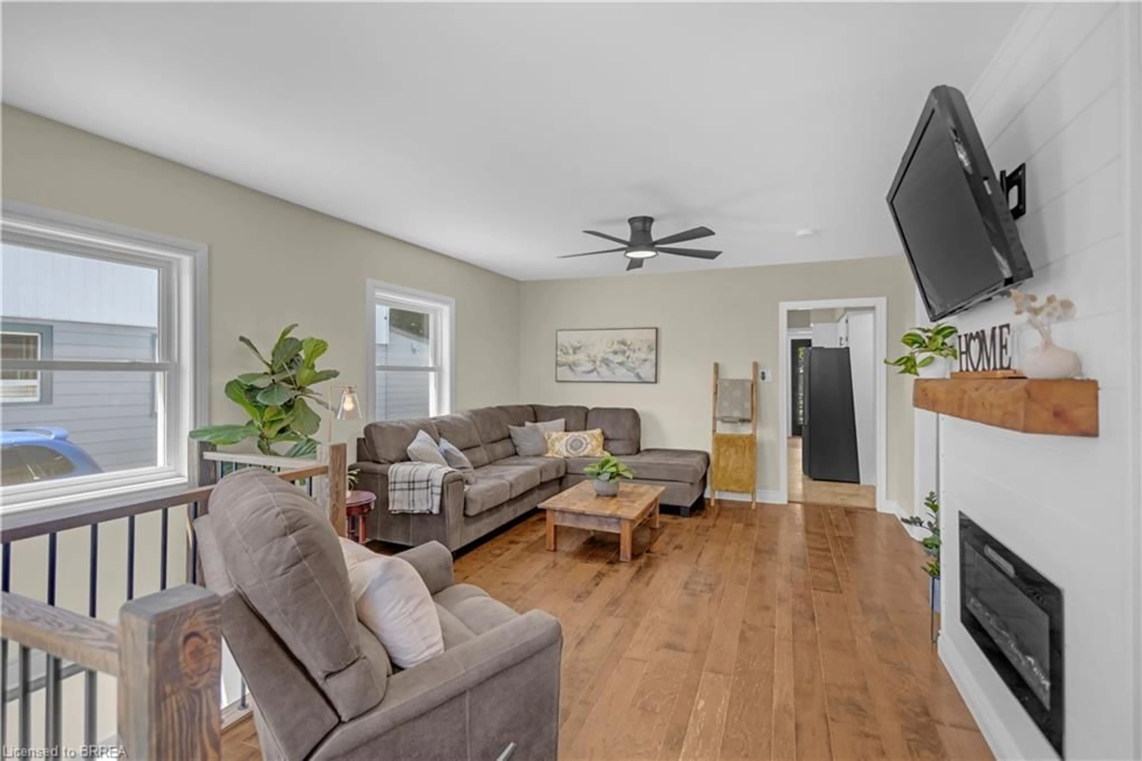 Living room with furniture, unknown for 158 Grand St, Brantford Ontario N3R 4B9