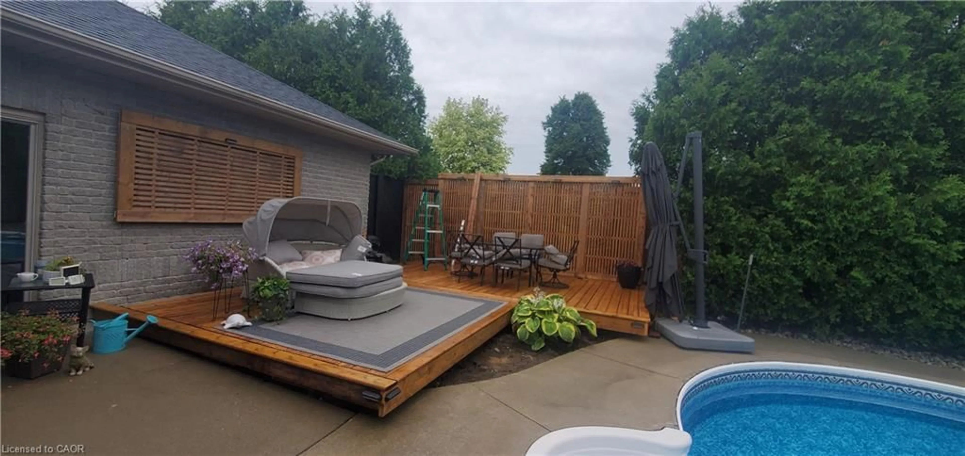 Patio, street for 2 Irongate Dr, Paris Ontario N3L 4G4
