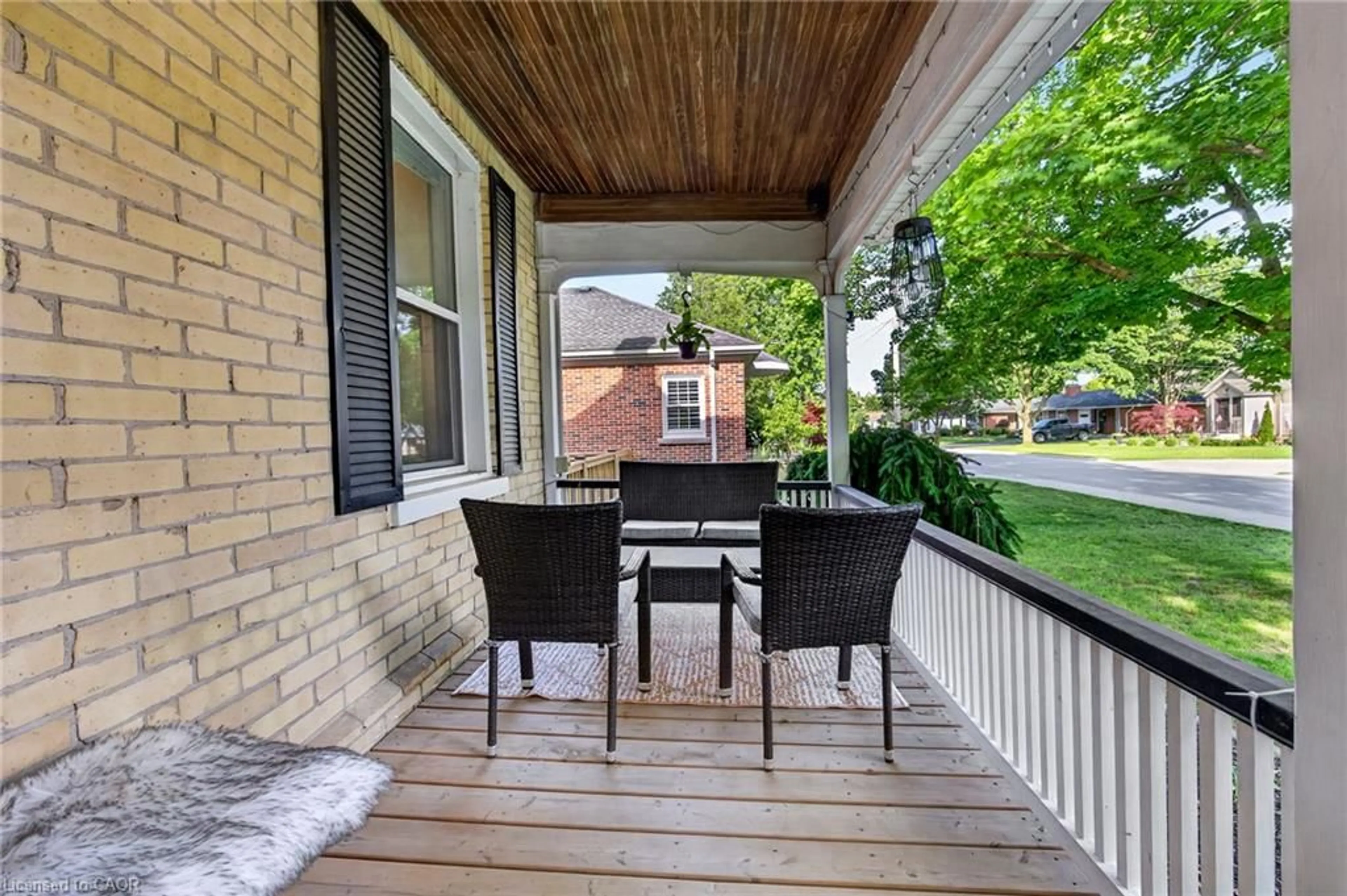 Patio, street for 445 Vincent St, Woodstock Ontario N4S 5M9