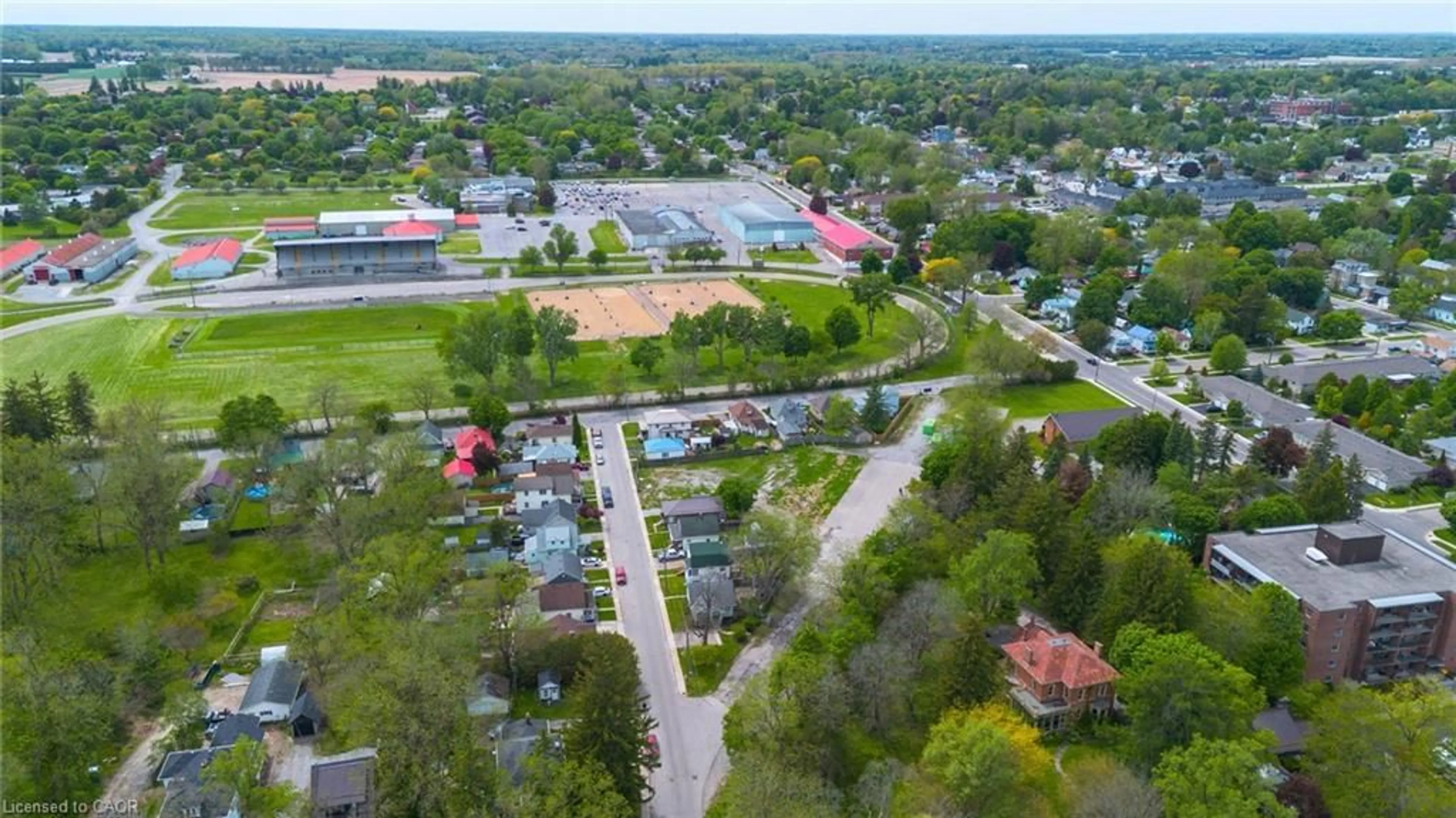 A pic from outside/outdoor area/front of a property/back of a property/a pic from drone, street for 9 James St, Simcoe Ontario N3Y 1E1