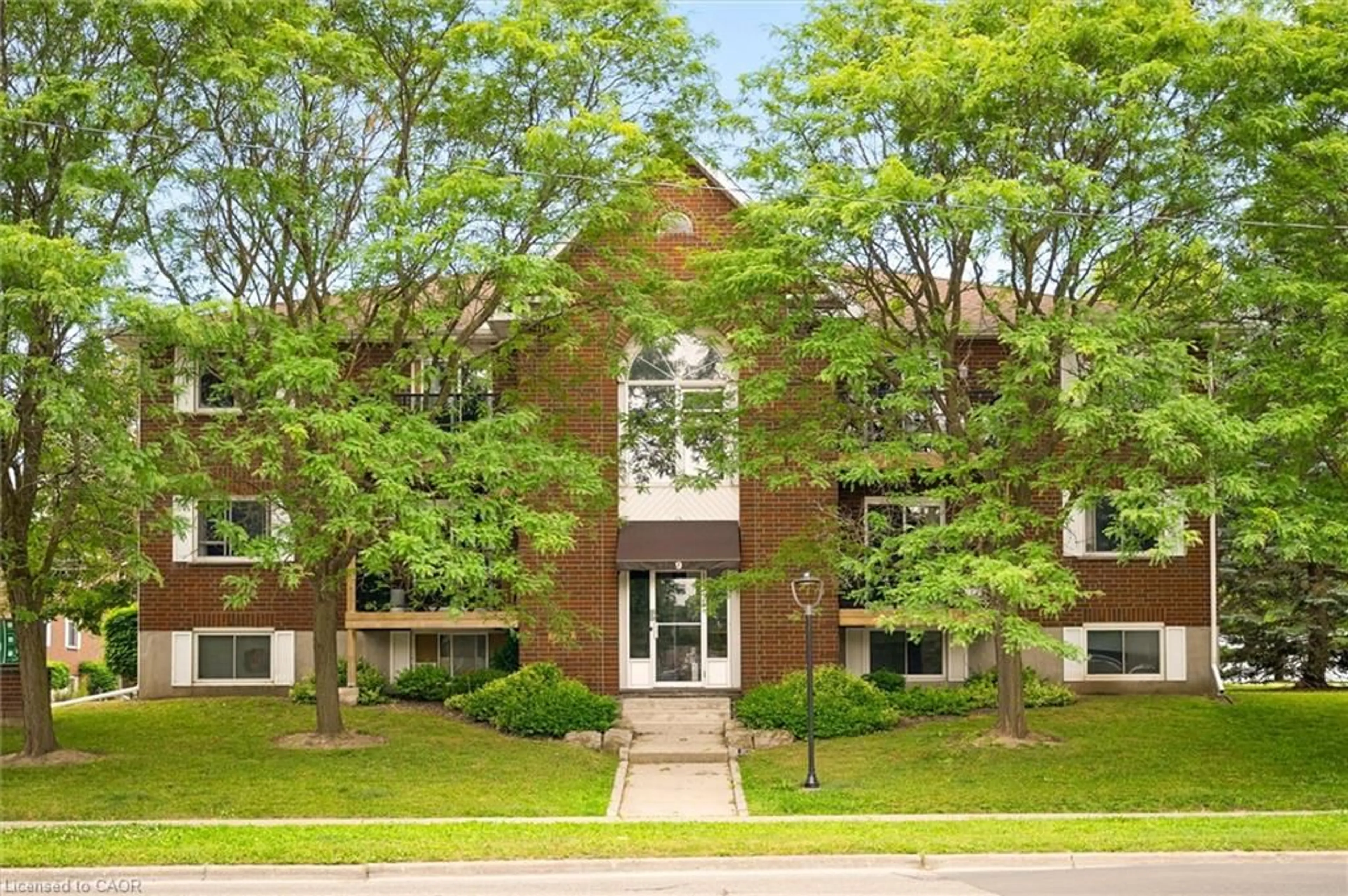 Home with brick exterior material, building for 565 Greenfield Ave #912, Kitchener Ontario N2C 2P5