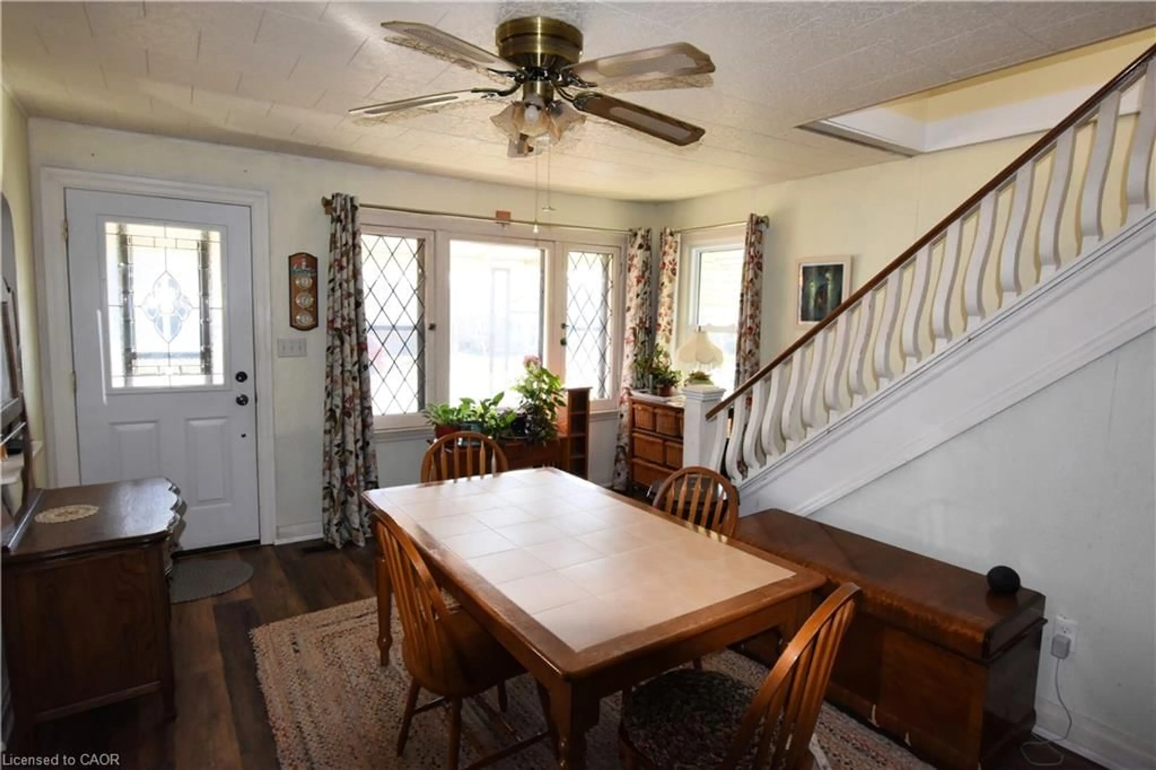 Dining room, wood/laminate floor for 122 Bruce St, Waterford Ontario N0E 1Y0