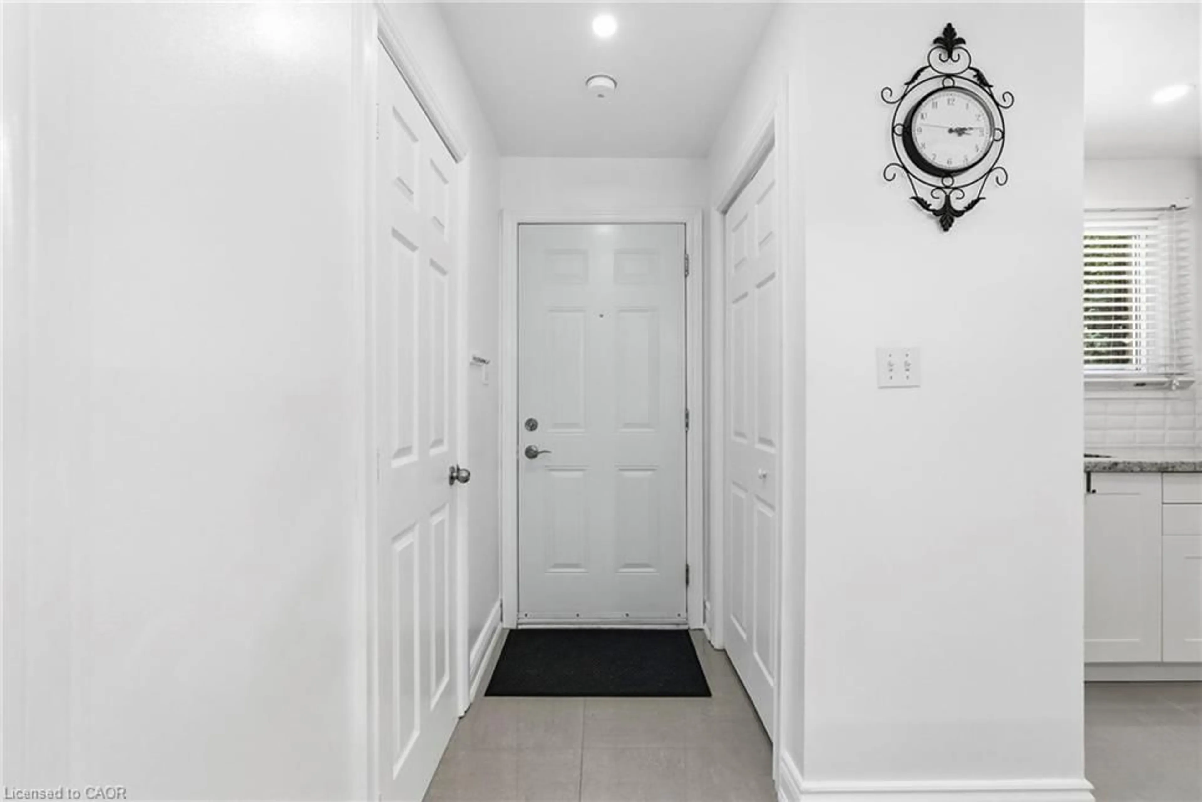 Indoor entryway for 1420 Garth St #16, Hamilton Ontario L9B 1R6
