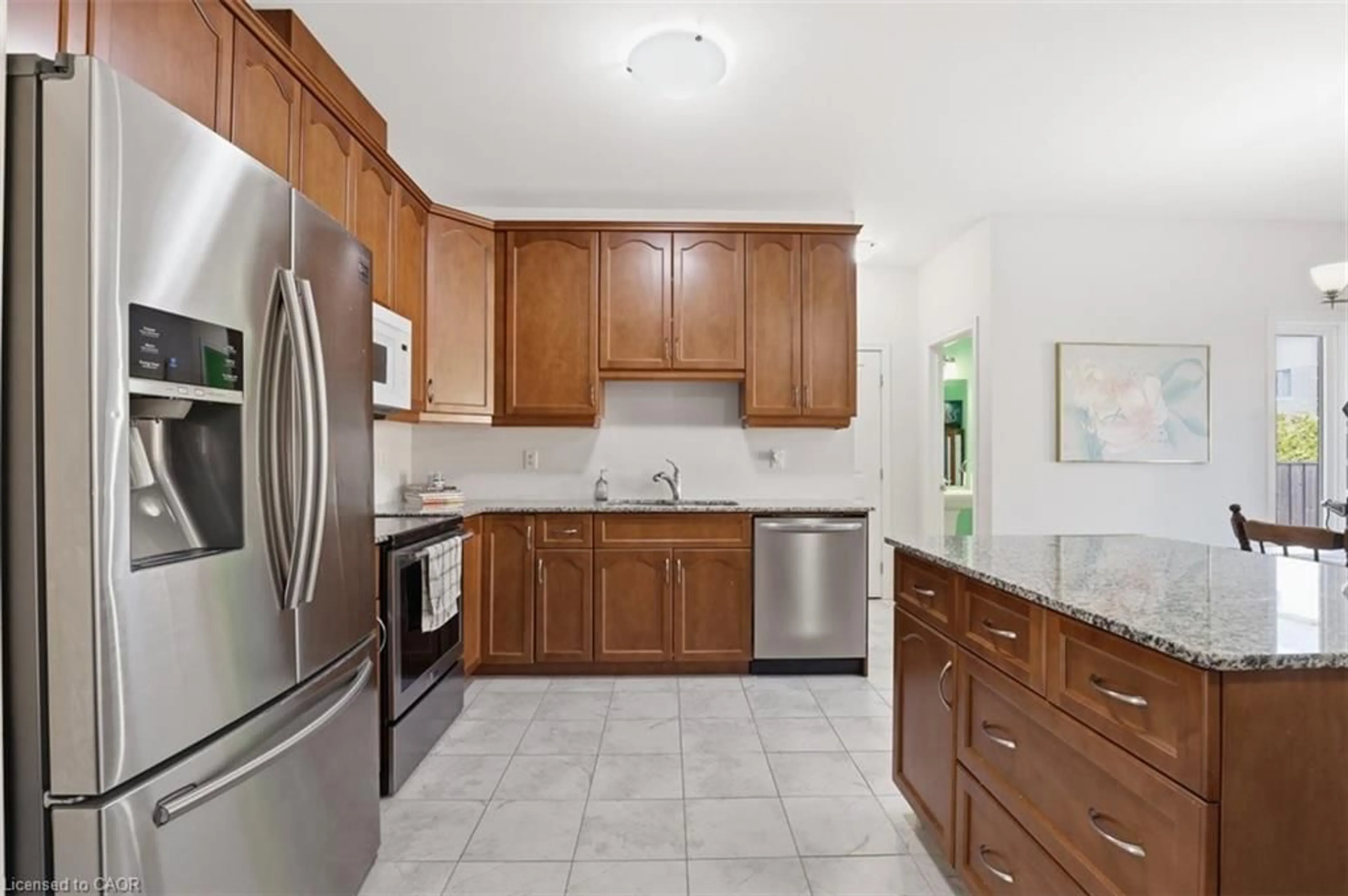 Standard kitchen, ceramic/tile floor for 18 Vic Chambers Pl, Paris Ontario N3L 0E6