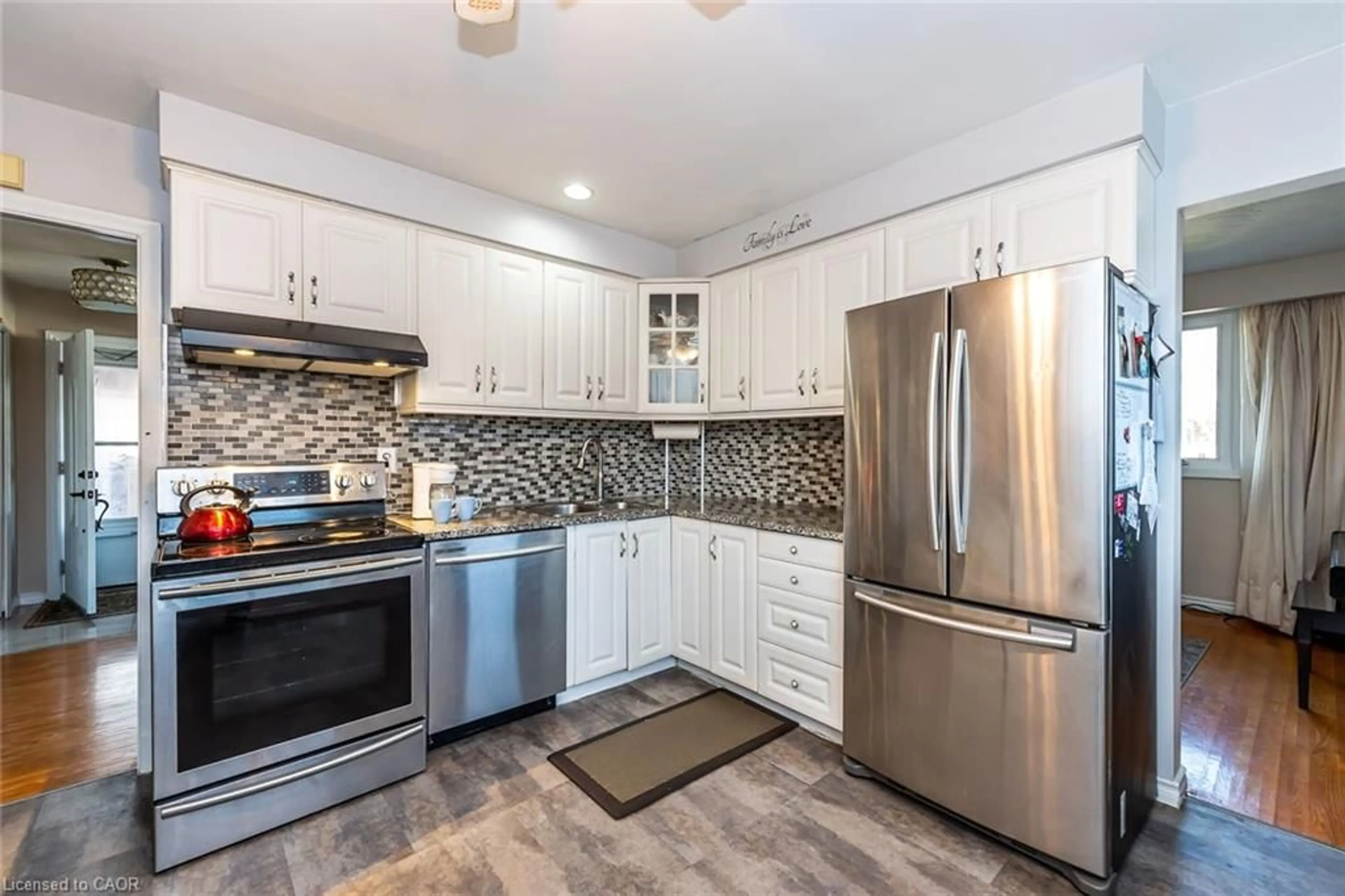 Open concept kitchen, unknown for 31 Darlington Dr, Hamilton Ontario L9C 2L8