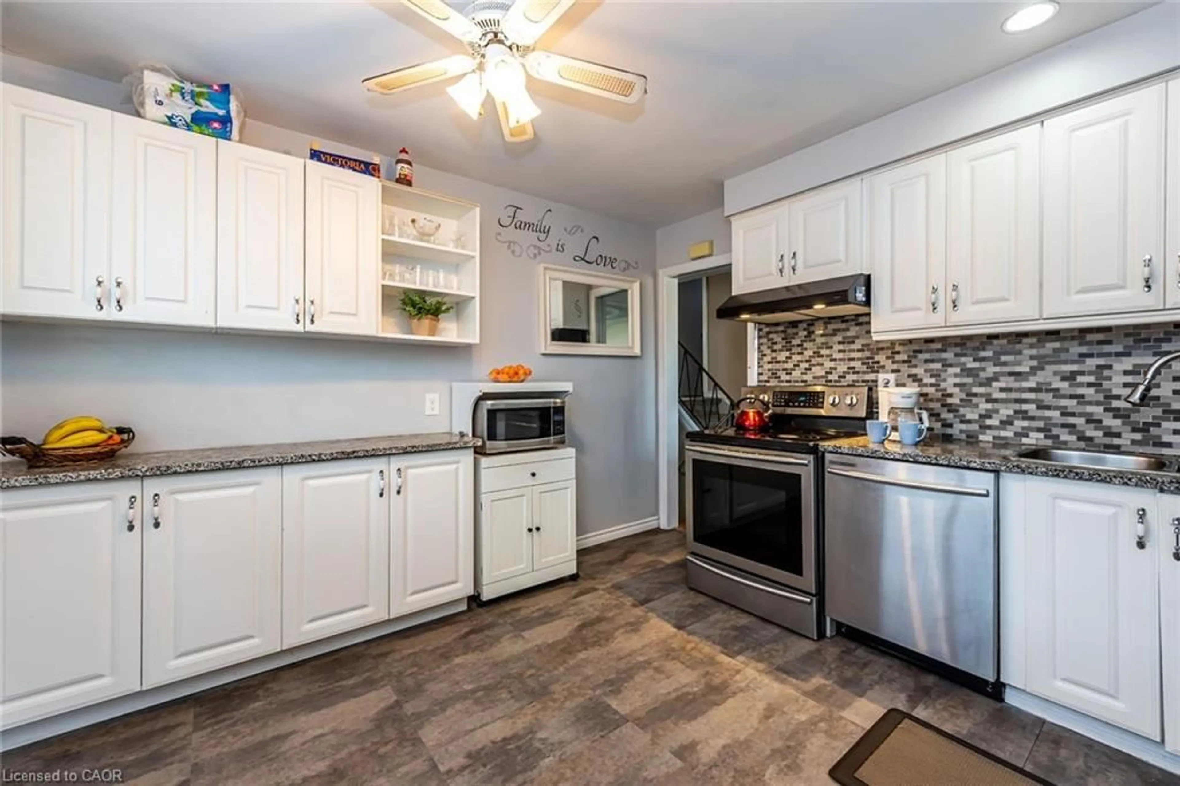 Standard kitchen, unknown for 31 Darlington Dr, Hamilton Ontario L9C 2L8
