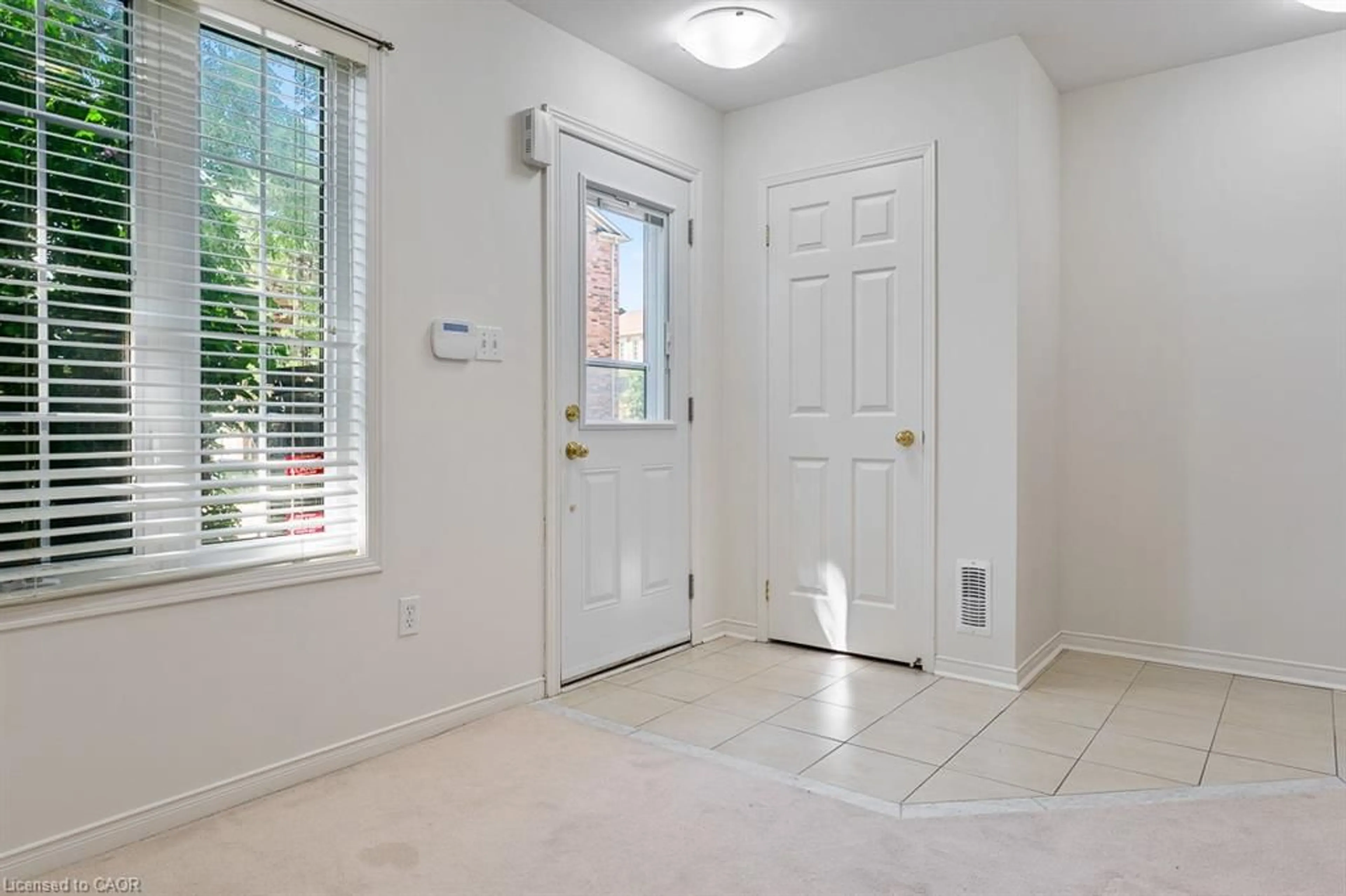 Indoor entryway for 8 Jim Baird Mews, Toronto Ontario M3L 0C6