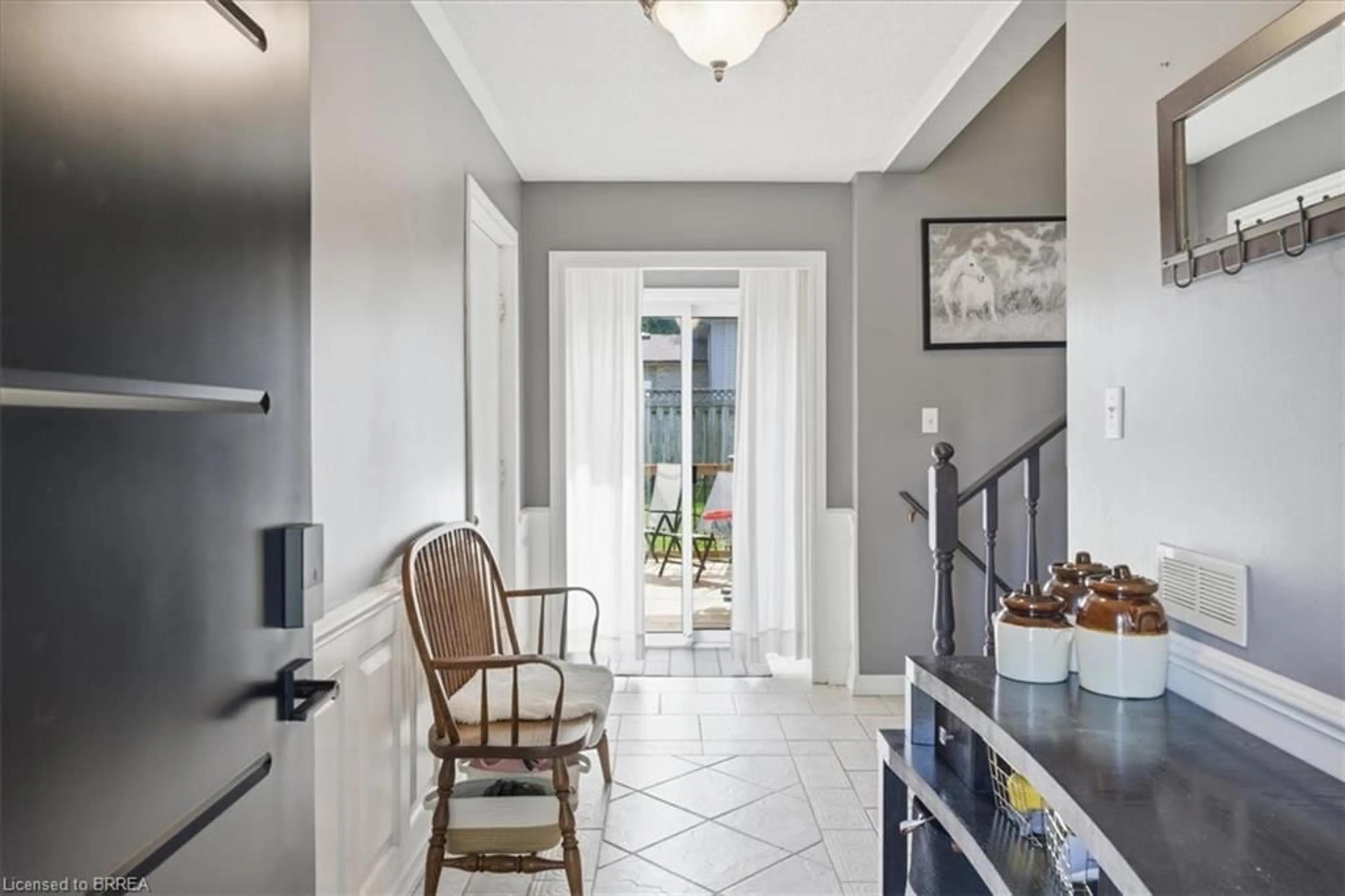 Indoor entryway for 33 Edward Ave, St. George Ontario N0E 1N0