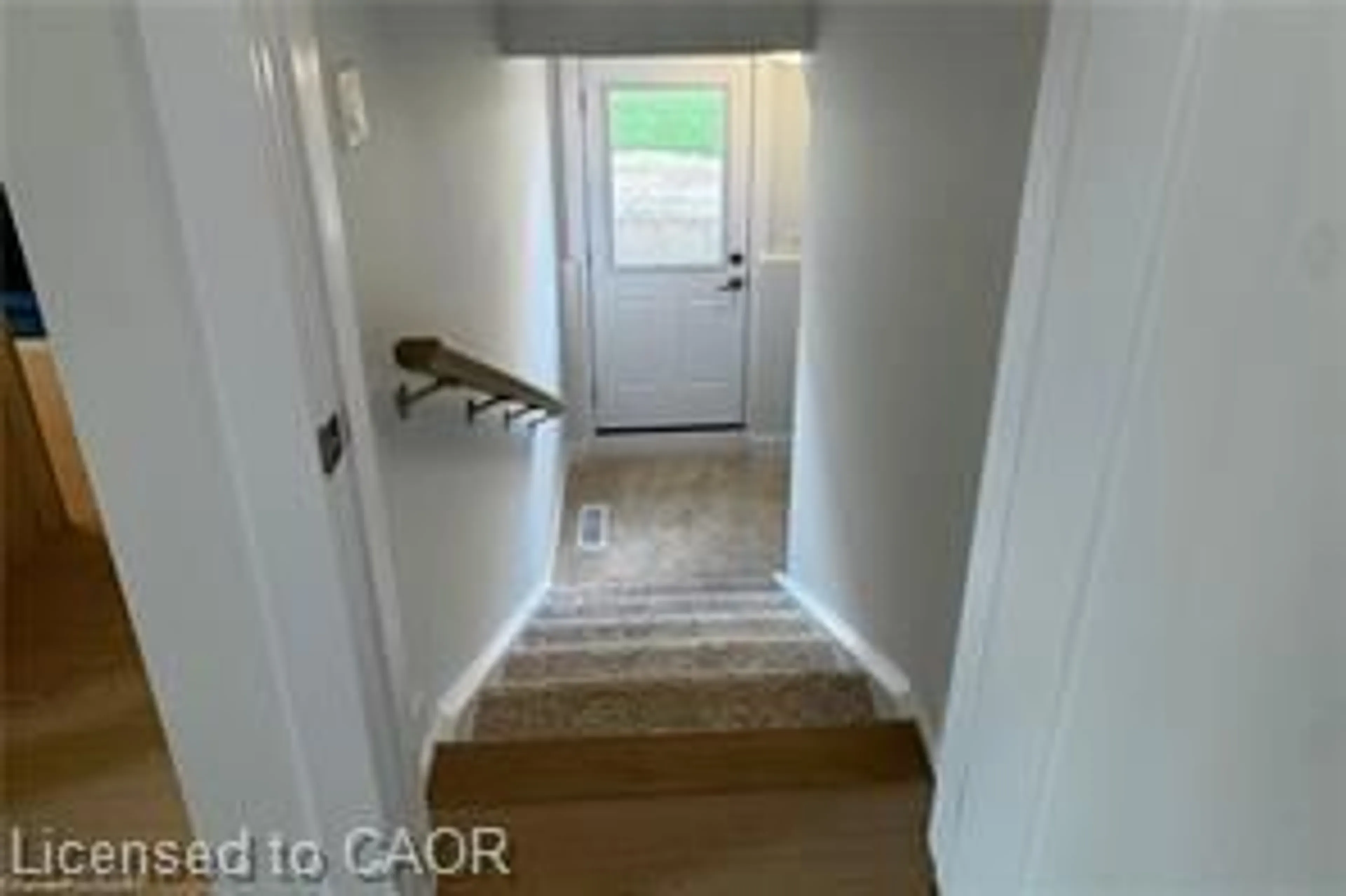 Indoor entryway for 123 Maple St, Drayton Ontario N0G 1P0