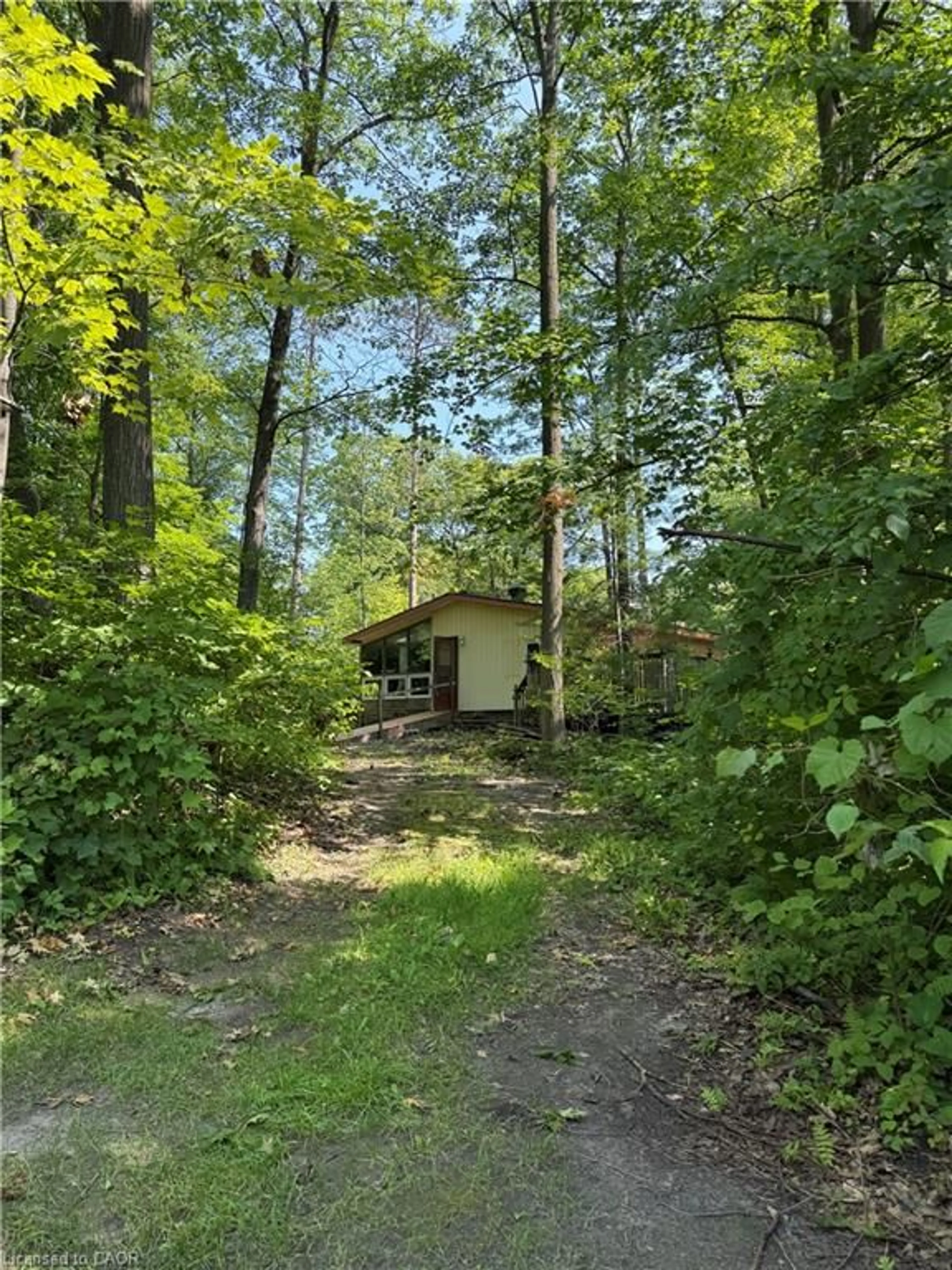 A pic from outside/outdoor area/front of a property/back of a property/a pic from drone, forest/trees view for 808 Oxbow Park Dr, Wasaga Beach Ontario L9Z 2V1
