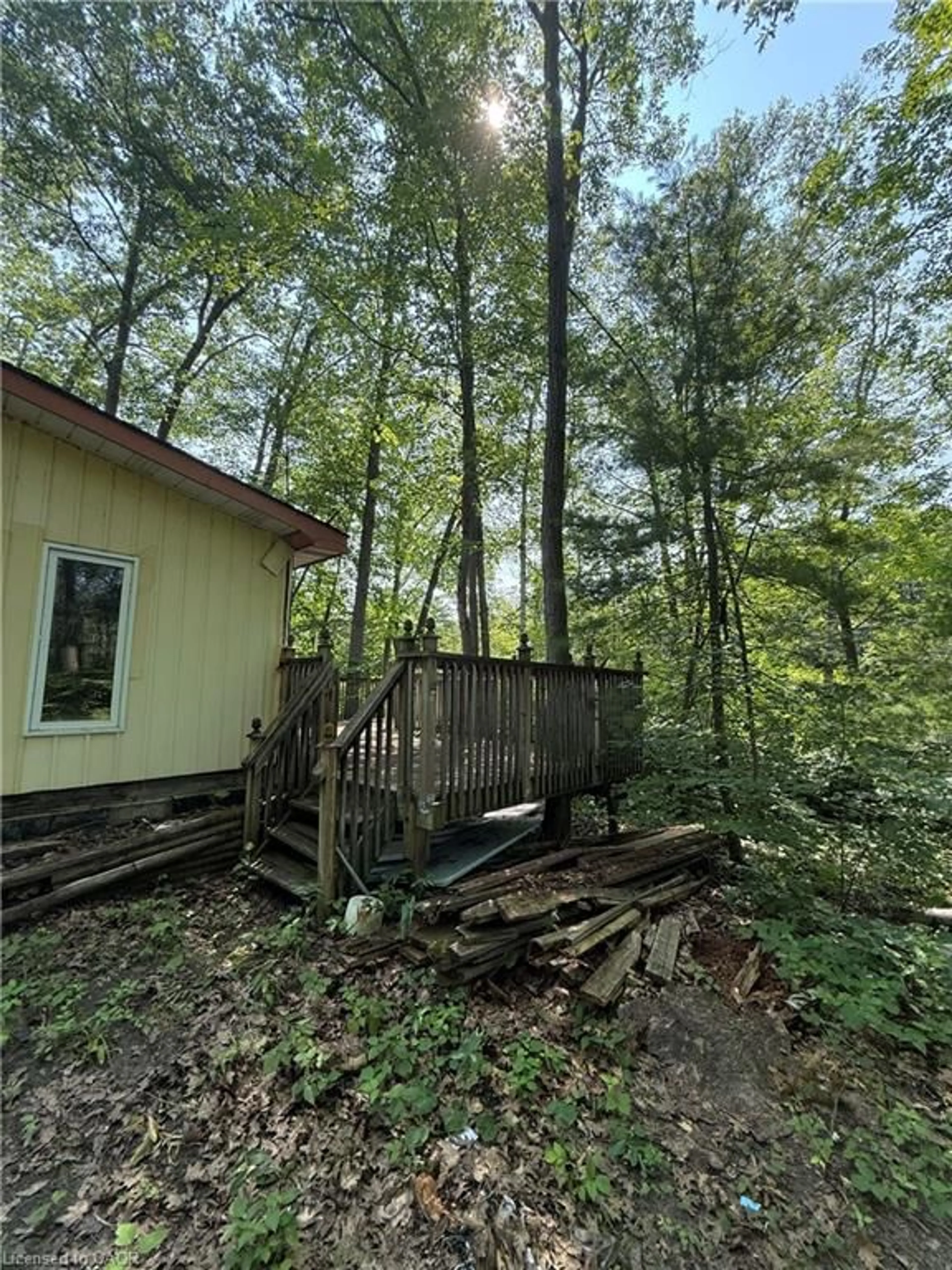 Shed for 808 Oxbow Park Dr, Wasaga Beach Ontario L9Z 2V1