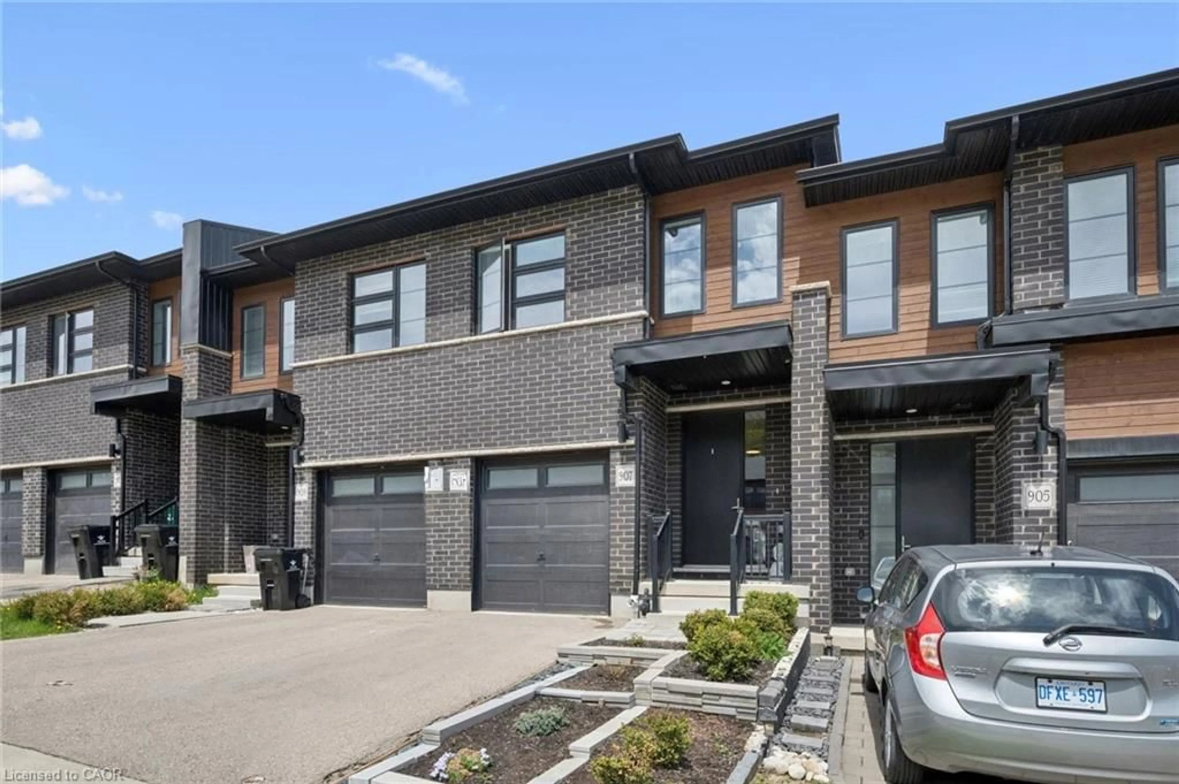 Home with brick exterior material, street for 907 Robert Ferrie Dr, Kitchener Ontario N2R 1N3
