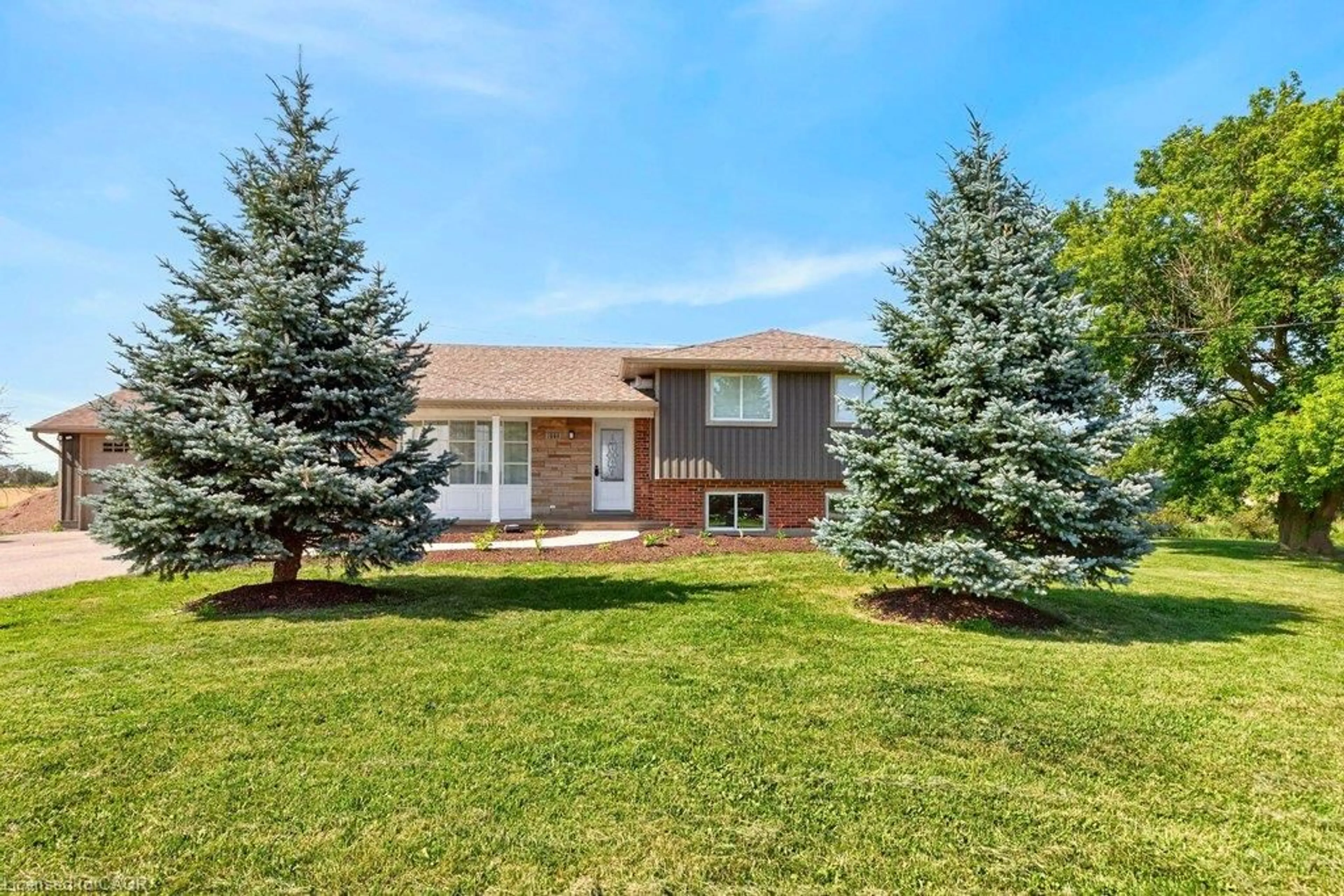 Home with brick exterior material, street for 6773 Smithville Rd, Smithville Ontario L0R 2A0