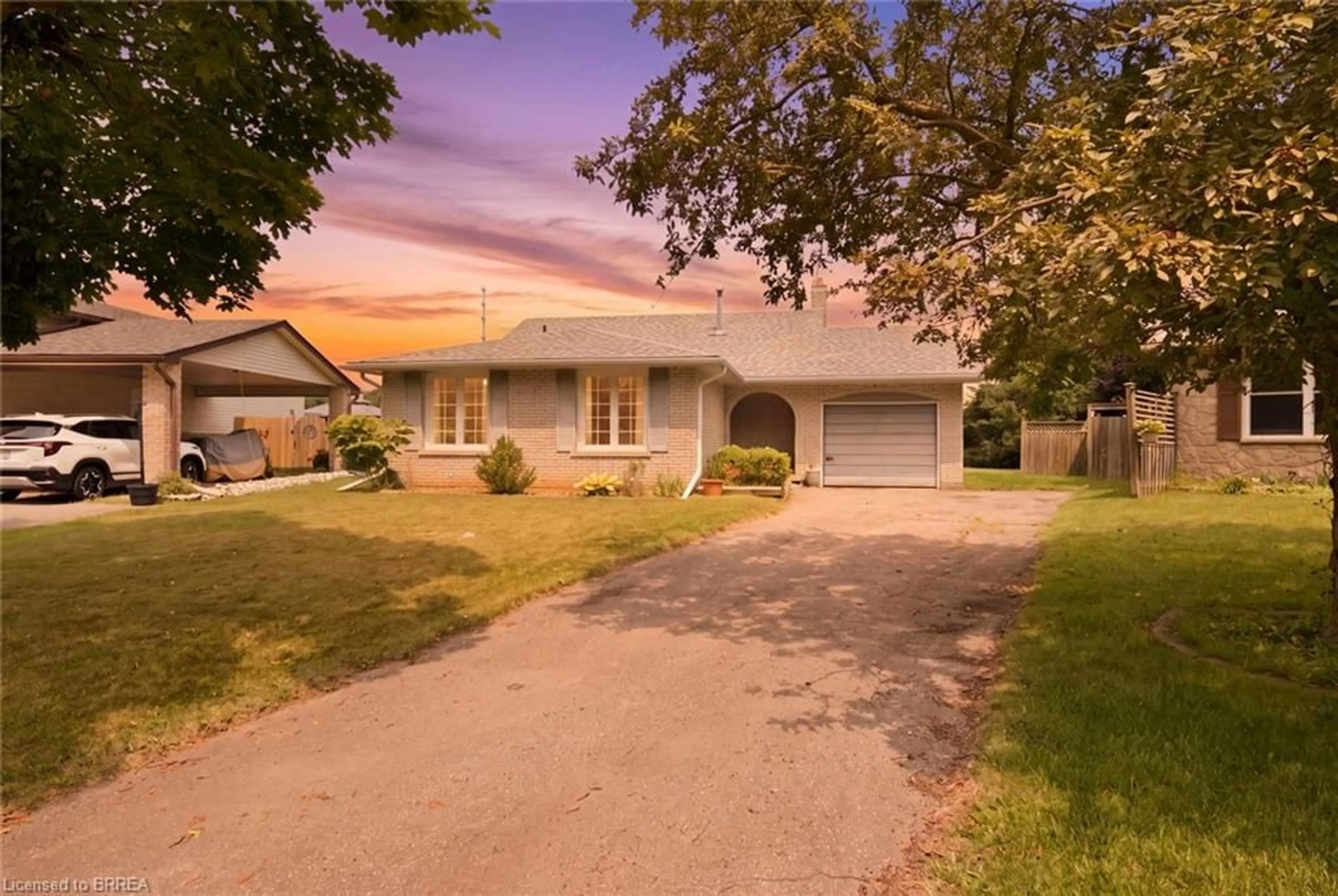 A pic from outside/outdoor area/front of a property/back of a property/a pic from drone, street for 7 Sigurd Jensen Crt, Brantford Ontario N3R 6Y8