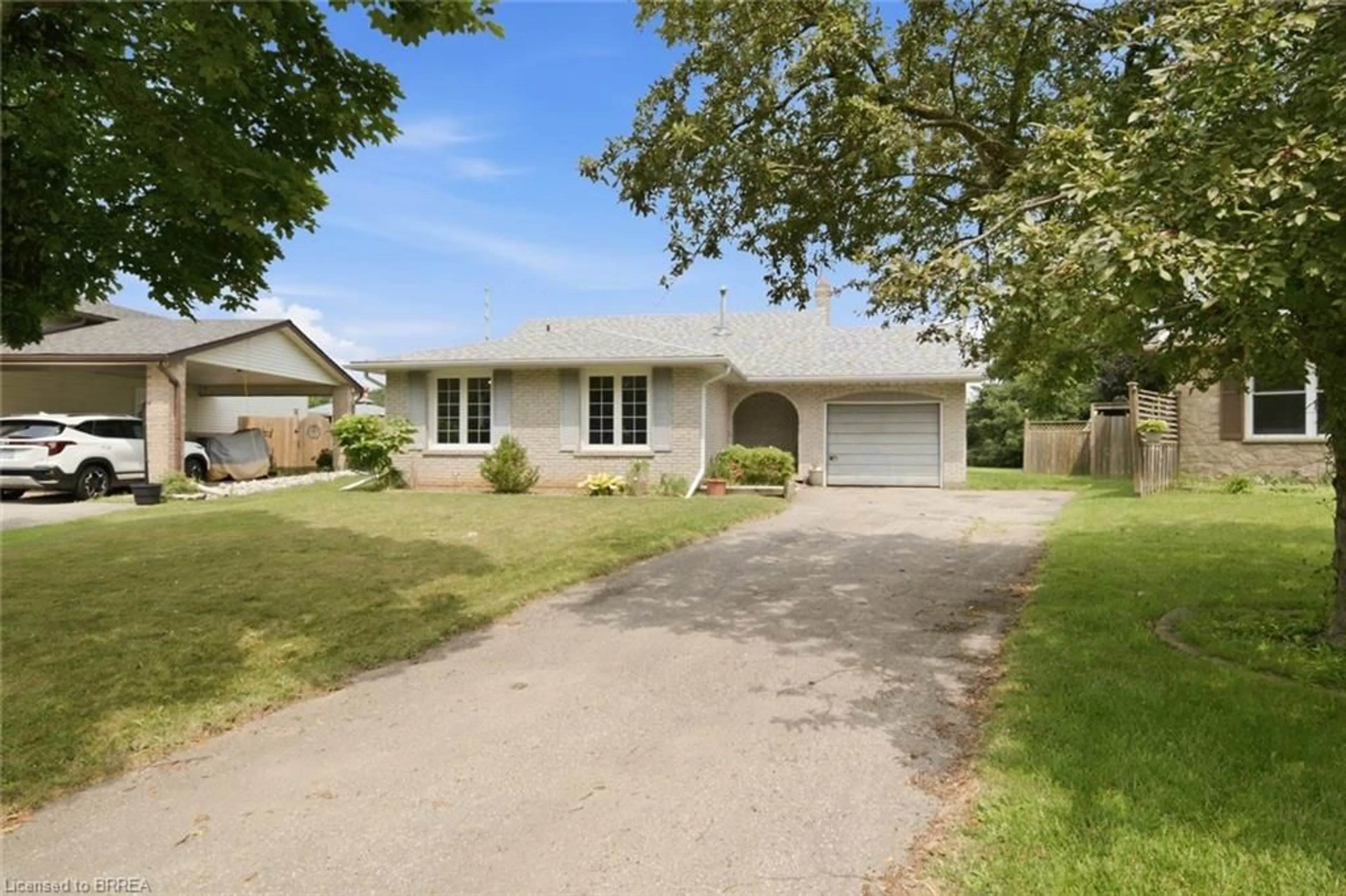 A pic from outside/outdoor area/front of a property/back of a property/a pic from drone, street for 7 Sigurd Jensen Crt, Brantford Ontario N3R 6Y8