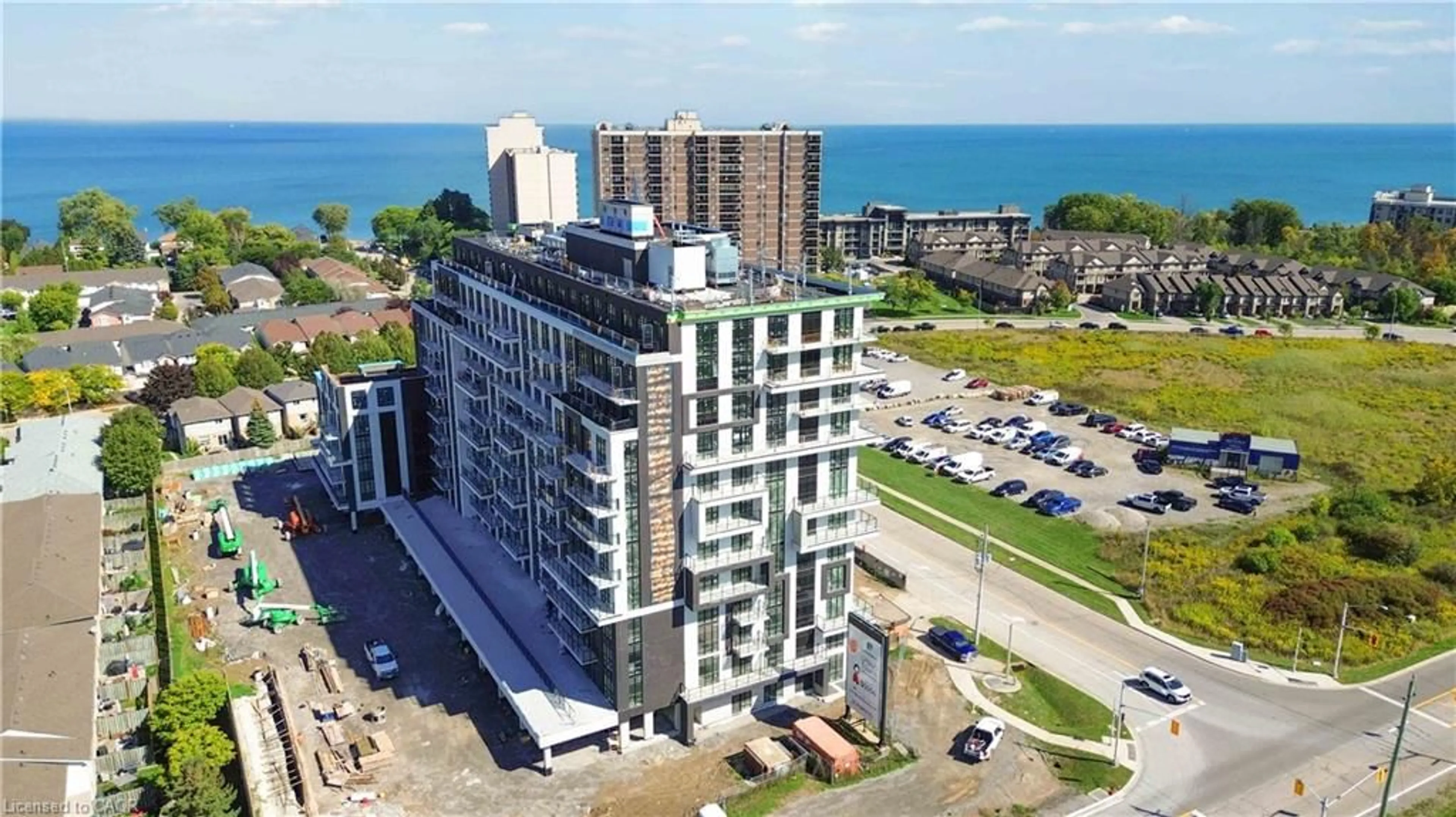 A pic from outside/outdoor area/front of a property/back of a property/a pic from drone, building for 461 Green Rd #1018, Stoney Creek Ontario L8E 5B4