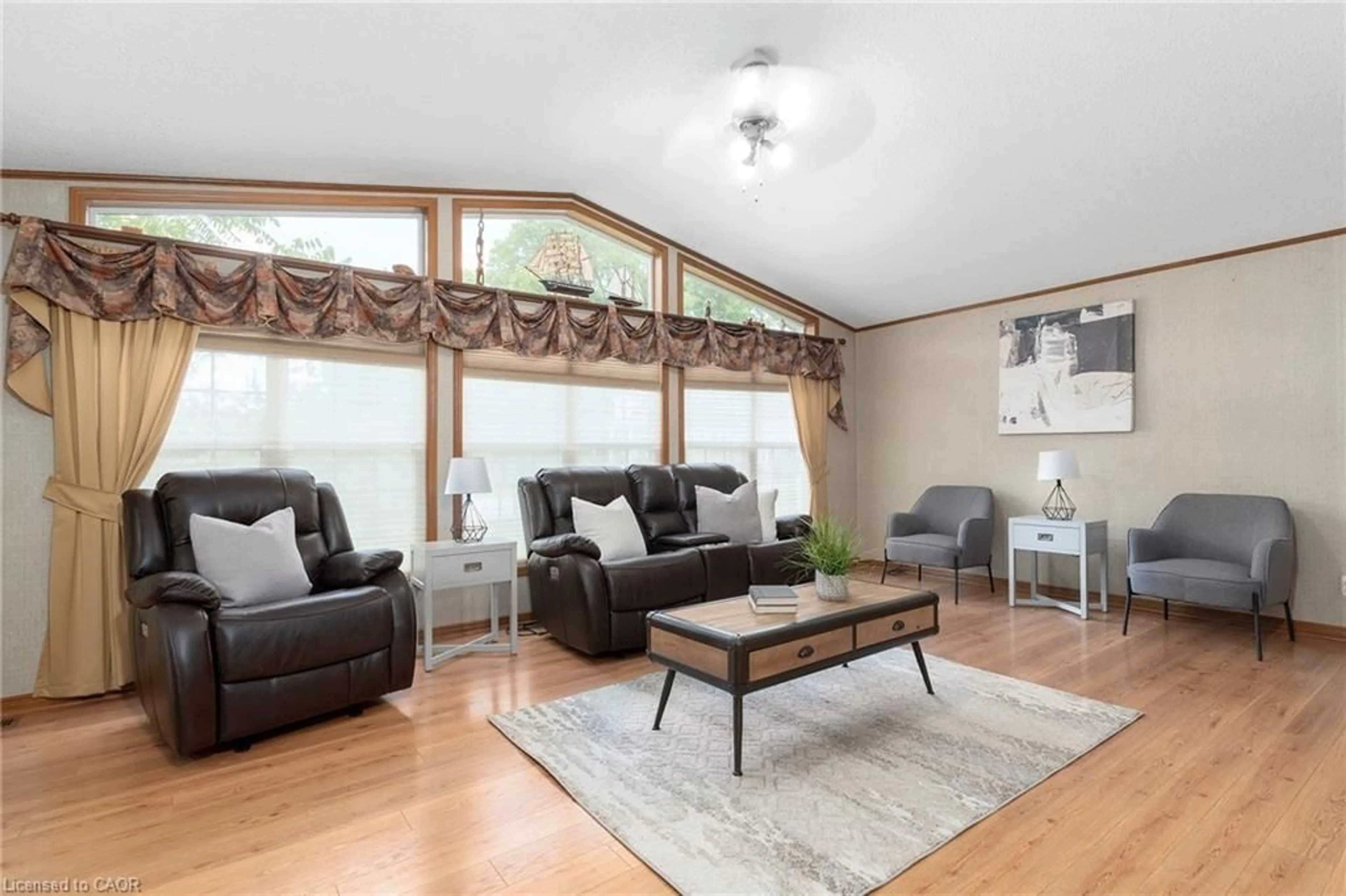 Living room with furniture, wood/laminate floor for 1161 4th Concession Rd, Flamborough Ontario L8B 0X3